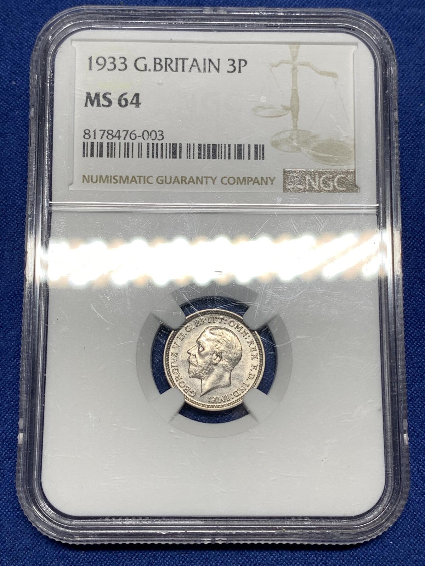 《竞宝斋》第447场 周日，周一，2场连拍 （全场包邮） NGC MS64 英国1933年3便士银币 品种常见 可是好品难得 亚军分 适合入手 盒子背面有模糊