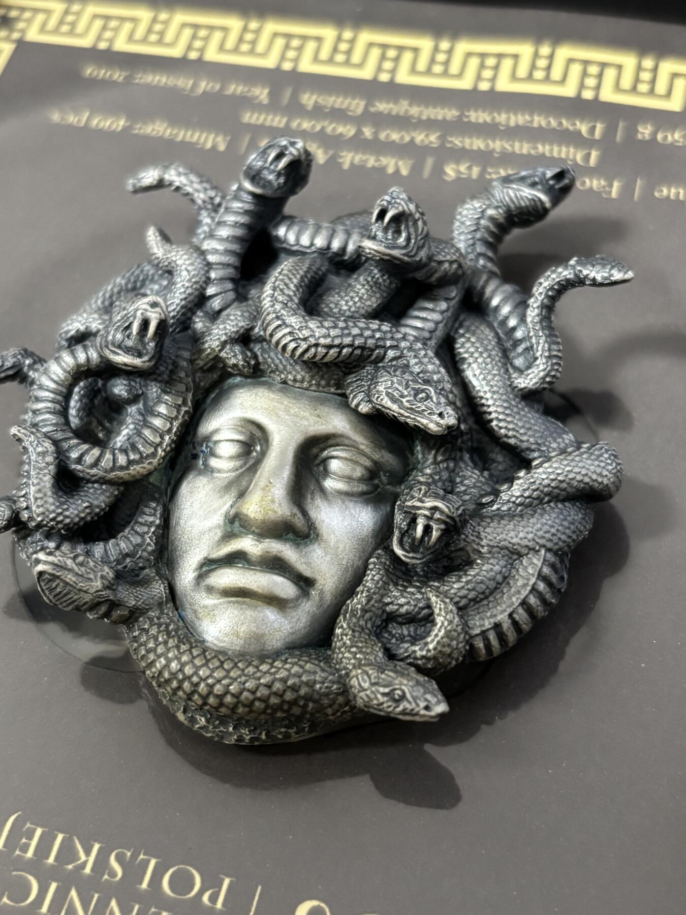 第186期拍卖 纽埃2019年蛇发女妖美杜莎250克异形高浮雕银币，999银，发行499枚