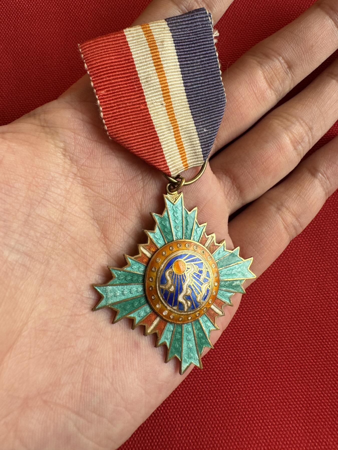 五哥徽章群   14号周日晚上八点4群联拍 银章