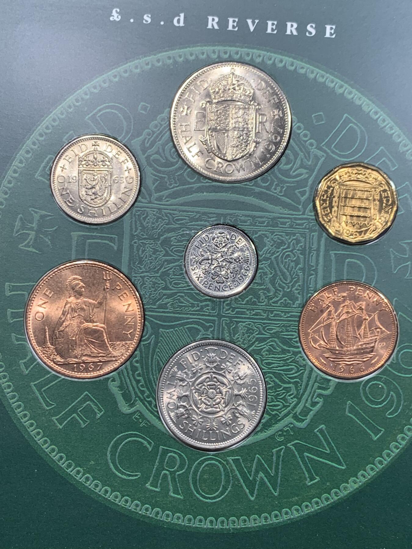 《竞宝斋》第447场 周日，周一，2场连拍 （全场包邮） 英国硬币套装 新旧版套币合集 附货币转换规则 改制前1套 改制后1套 少见套装