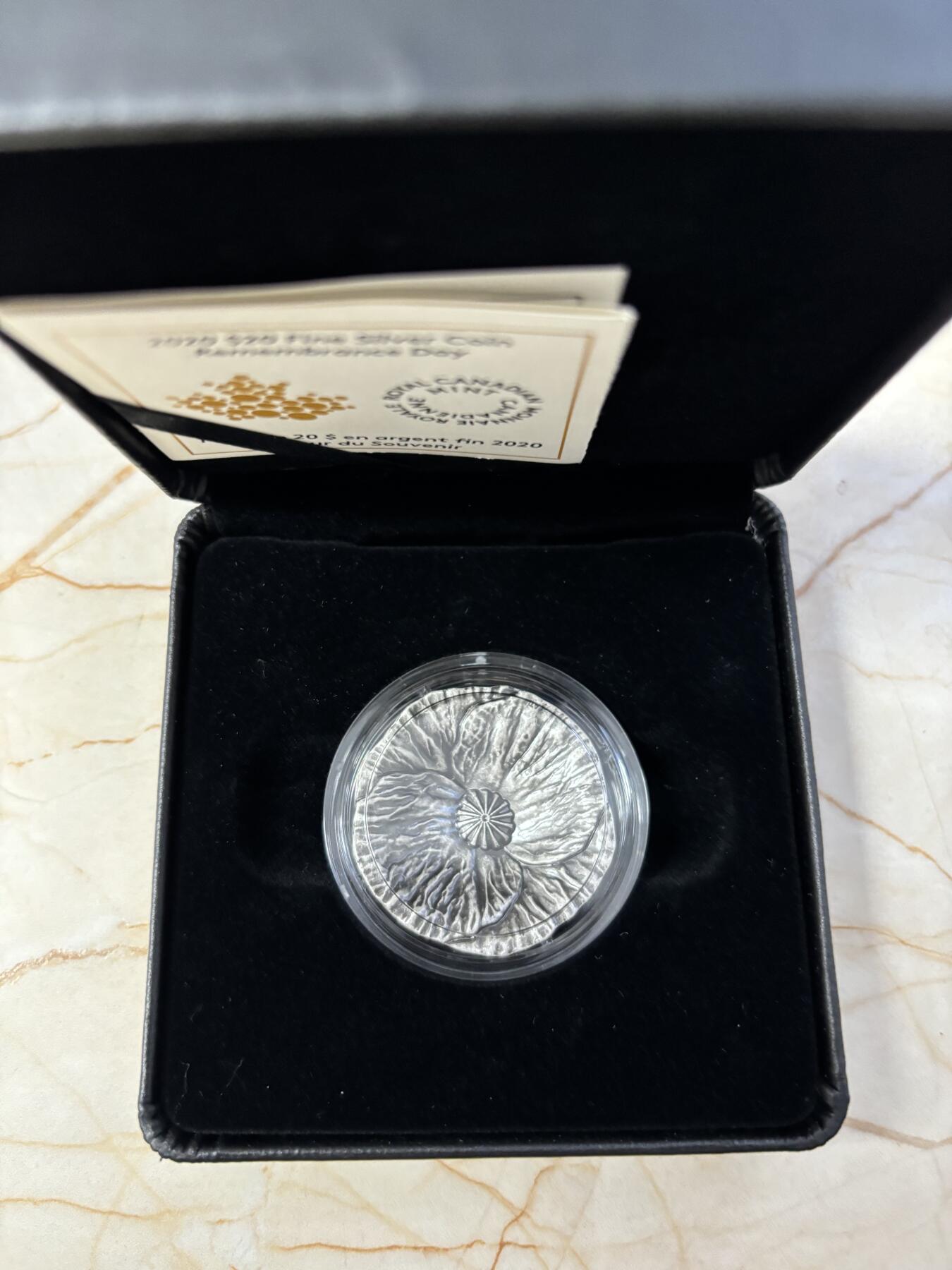 第186期拍卖 加拿大2020年一战国殇日罂粟花形仿古纪念银币，9999银，28.5克，发行7000枚