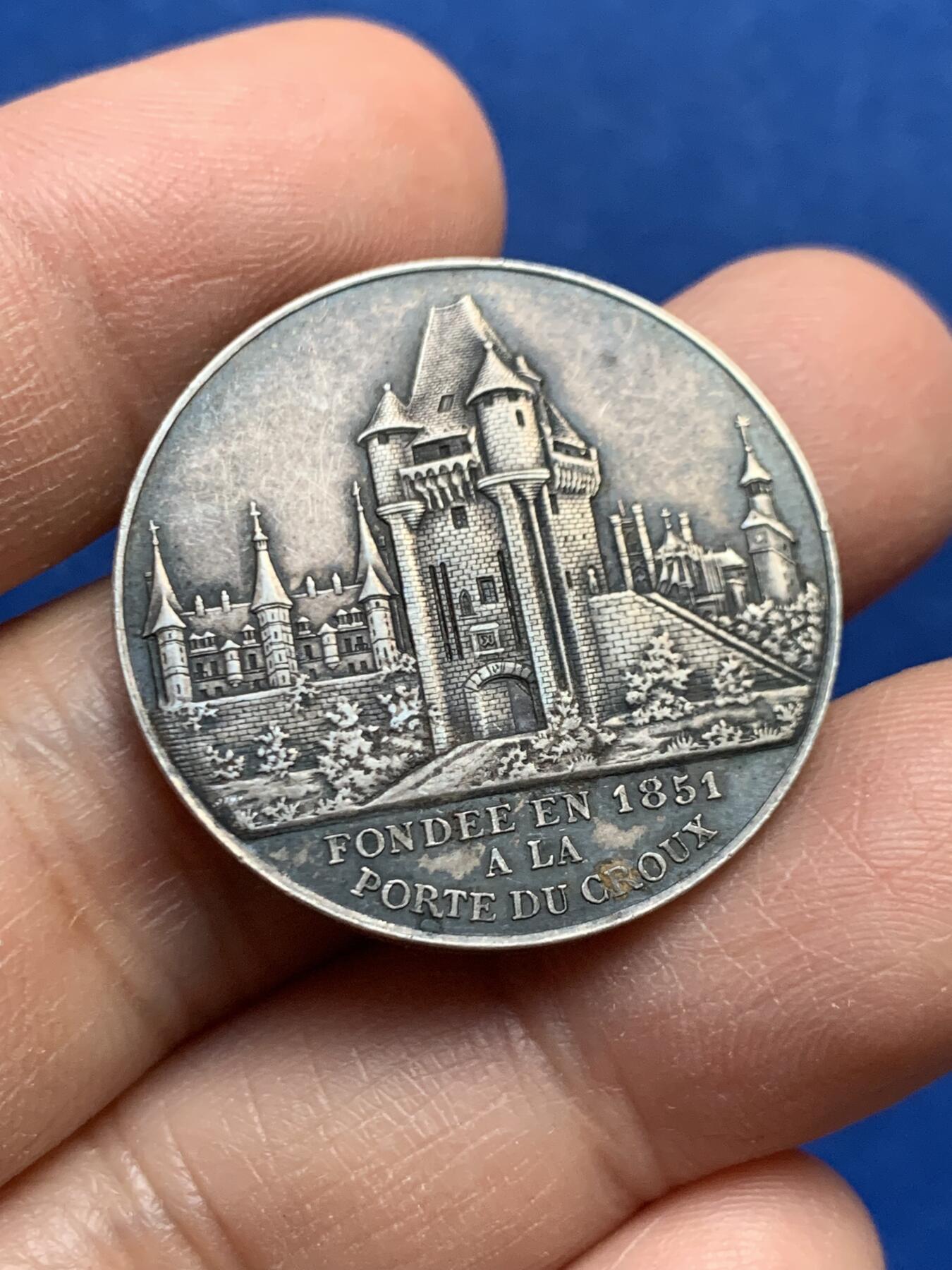 《竞宝斋》第447场 周日，周一，2场连拍 （全场包邮） 法国涅夫勒文学艺术科学协会纪念银章 10.55克 29.6mm 丰饶角银标 1851年成立 稀有