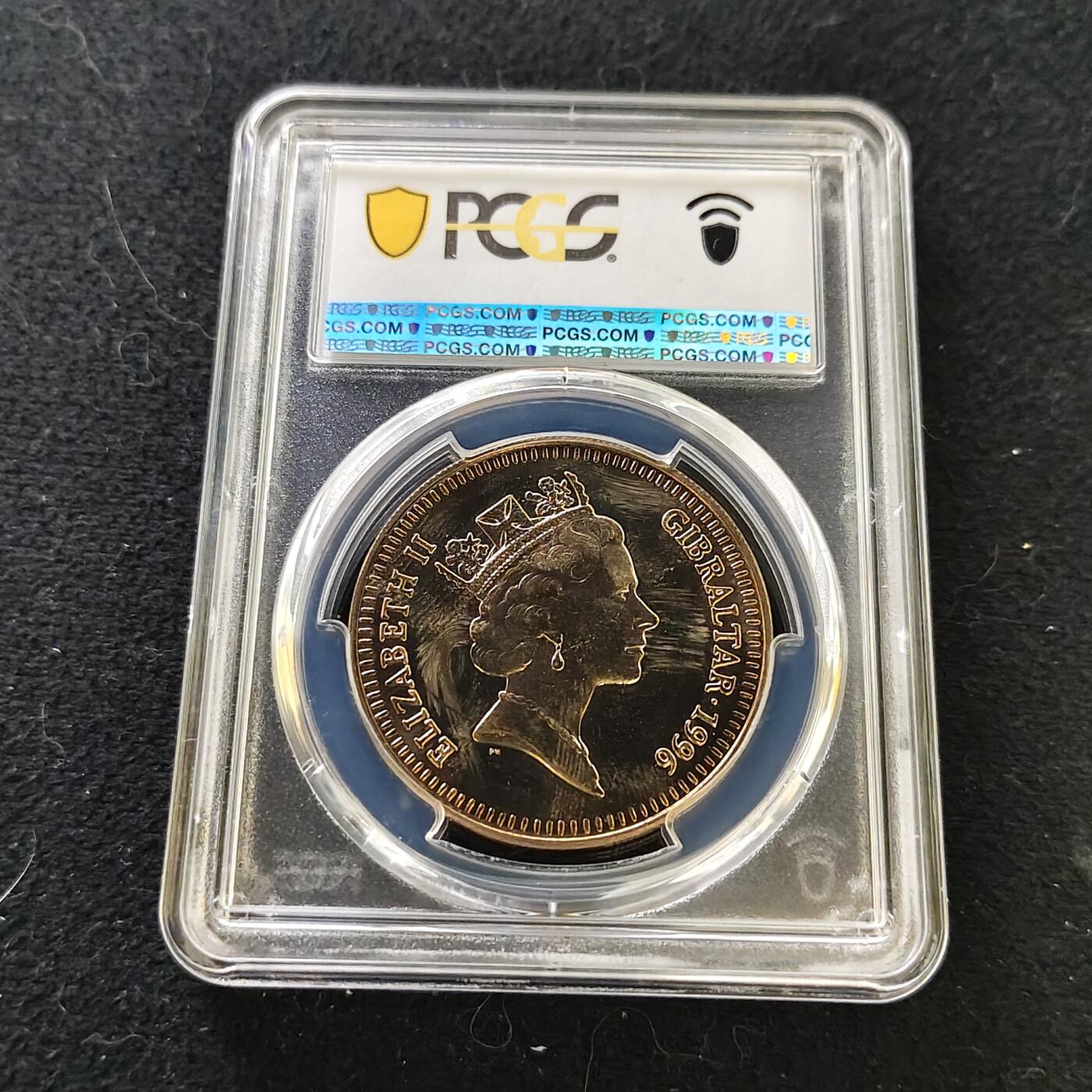 【全场包邮】纯粹捡漏拍487场（免费代拍第24场） 【收藏级·冠军分】直布罗陀1996年5镑伊丽莎白二世女王70大寿纪念币-PCGS MS65