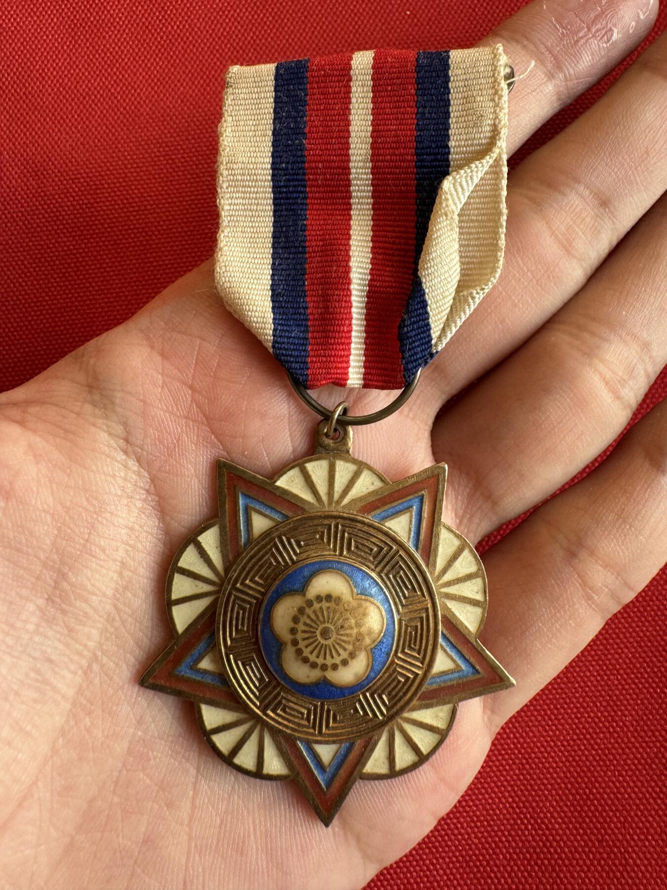 五哥徽章群   14号周日晚上八点4群联拍 银章