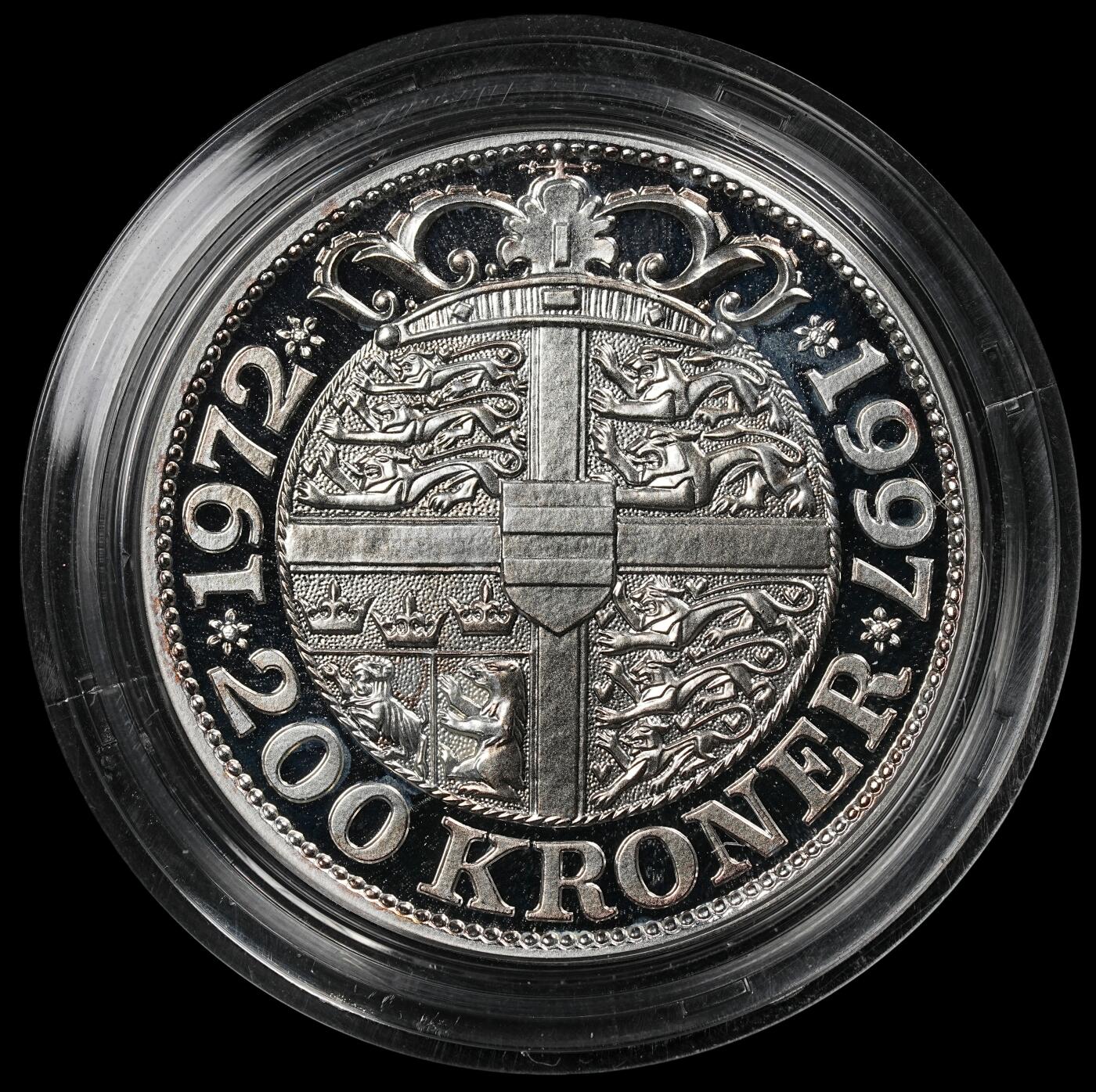 修遠堂世界钱币第九十七期 1997年丹麦女王玛格丽特二世在位25周年200克朗纪念银币 31.1g，999银 带证书