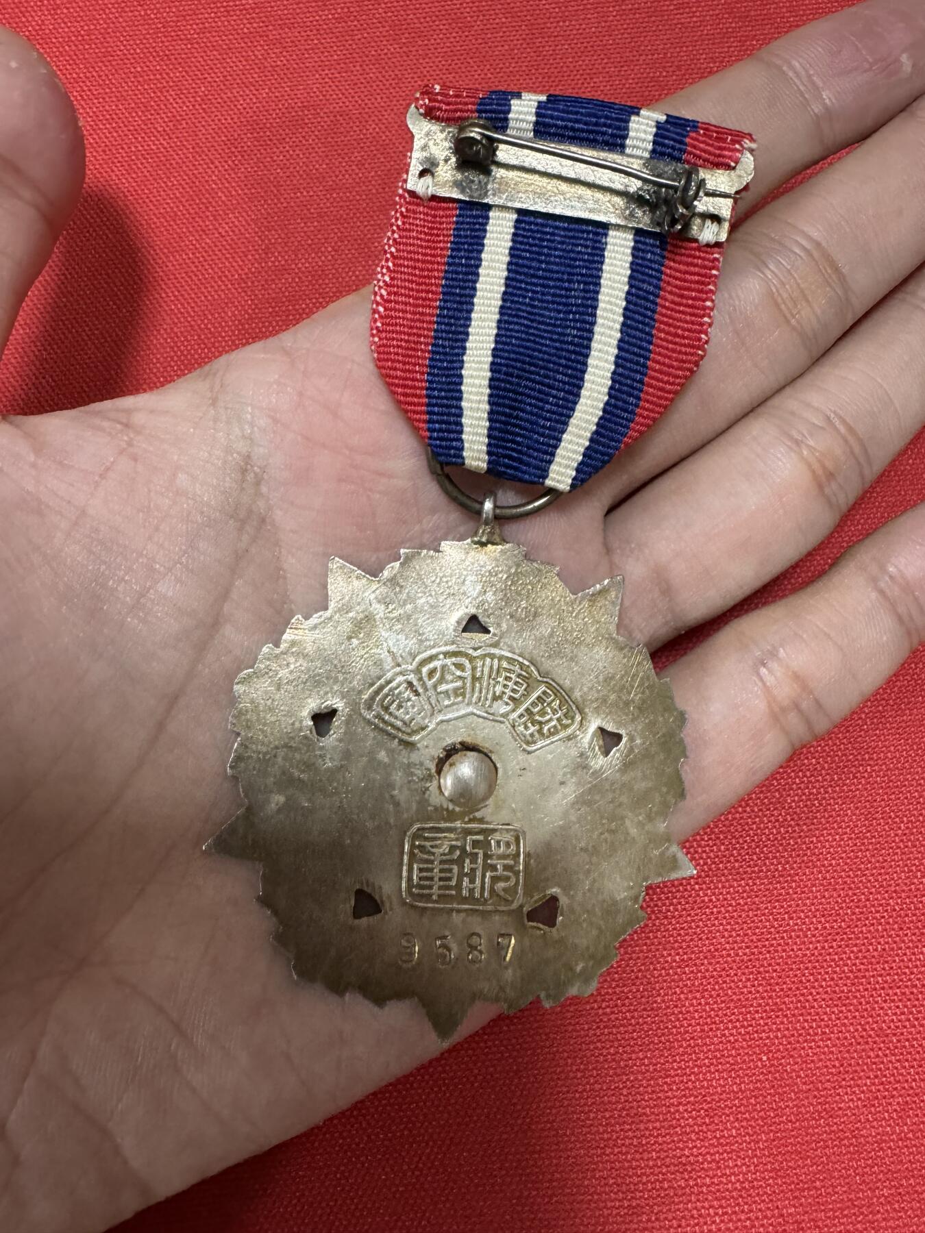 五哥徽章群   14号周日晚上八点4群联拍 银章