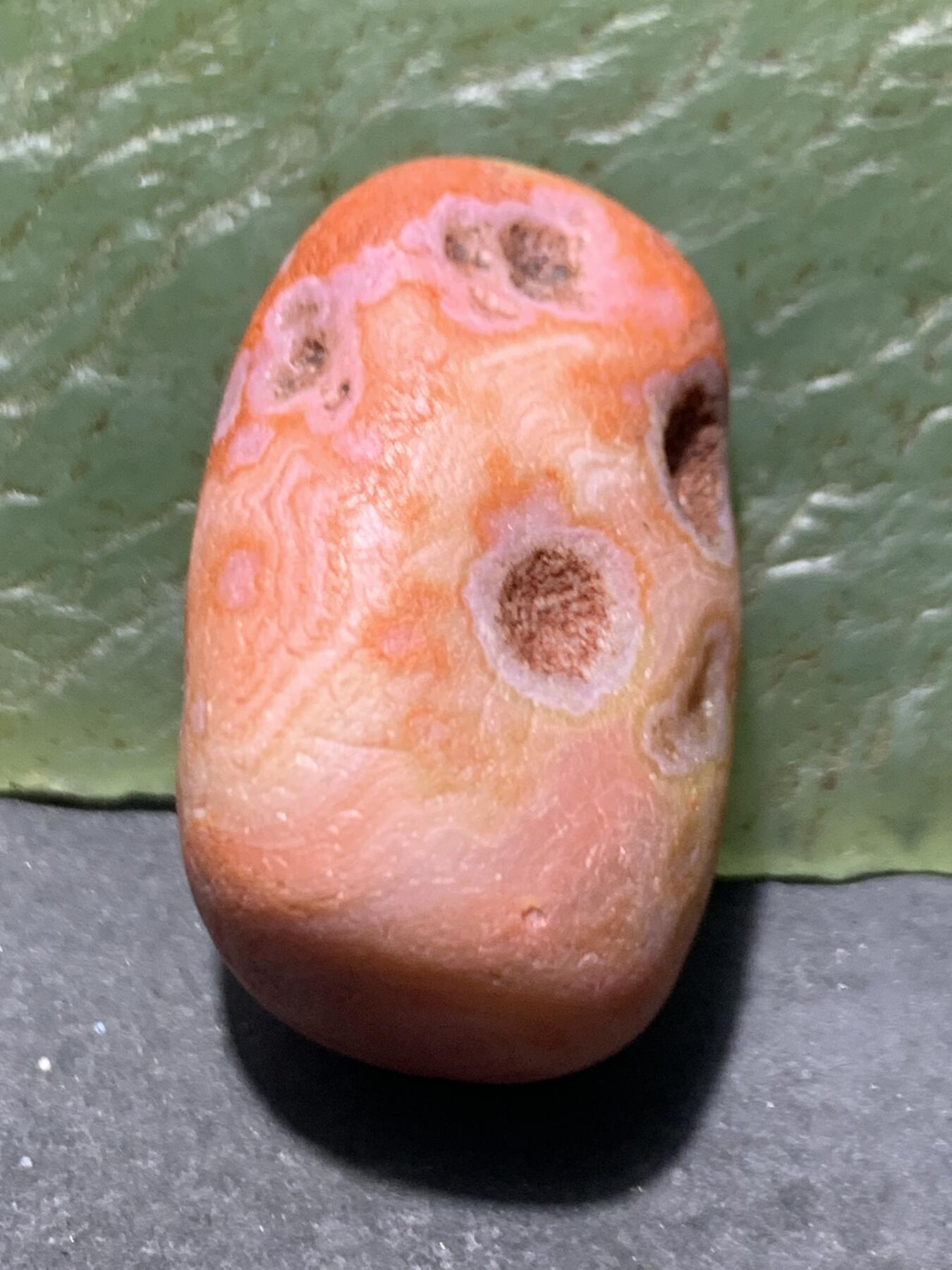 精美水冲籽川料天眼纹南红玛瑙原石一颗，