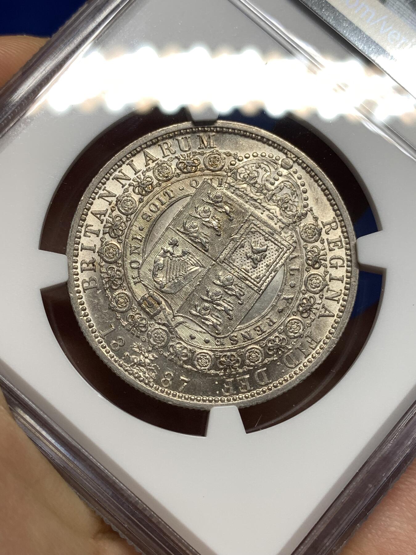 《竞宝斋》第447场 周日，周一，2场连拍 （全场包邮） NGC AU55 英国1887年半克朗银币，背面银光充沛，细节不错。