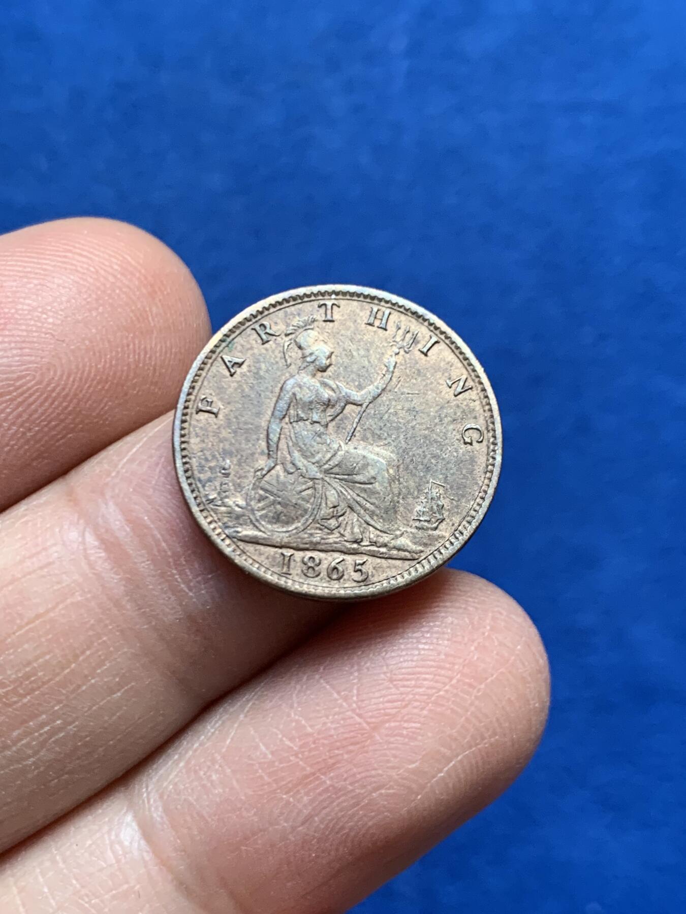 《竞宝斋》第447场 周日，周一，2场连拍 （全场包邮） 英国 1865年 维多利亚 1法新铜币 包浆自然