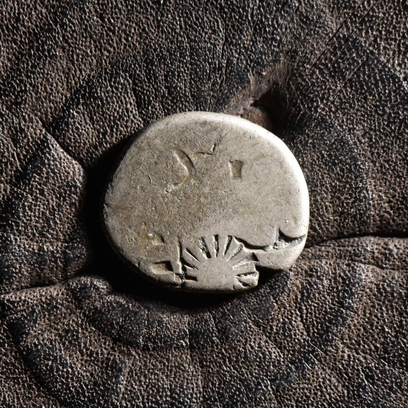 【良泉】【元旦直播场】1月1日晚19.30点开拍！208组西方古代钱币、日本朝鲜花钱 公元前3世纪【古印度】孔雀王朝，【少见】圆形 1卡夏帕银币，3.11克