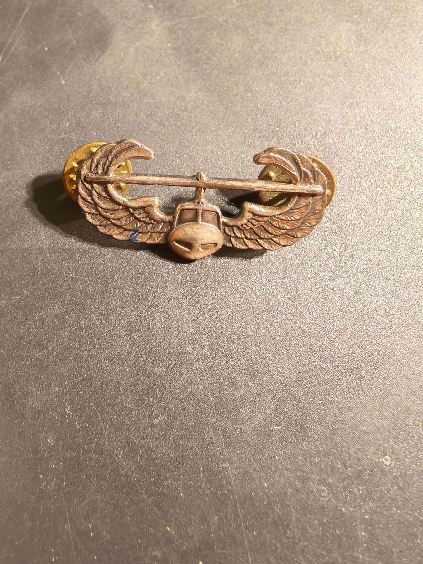 老王徽章第169期 美国陆军航空兵空中突击技能章    带厂标