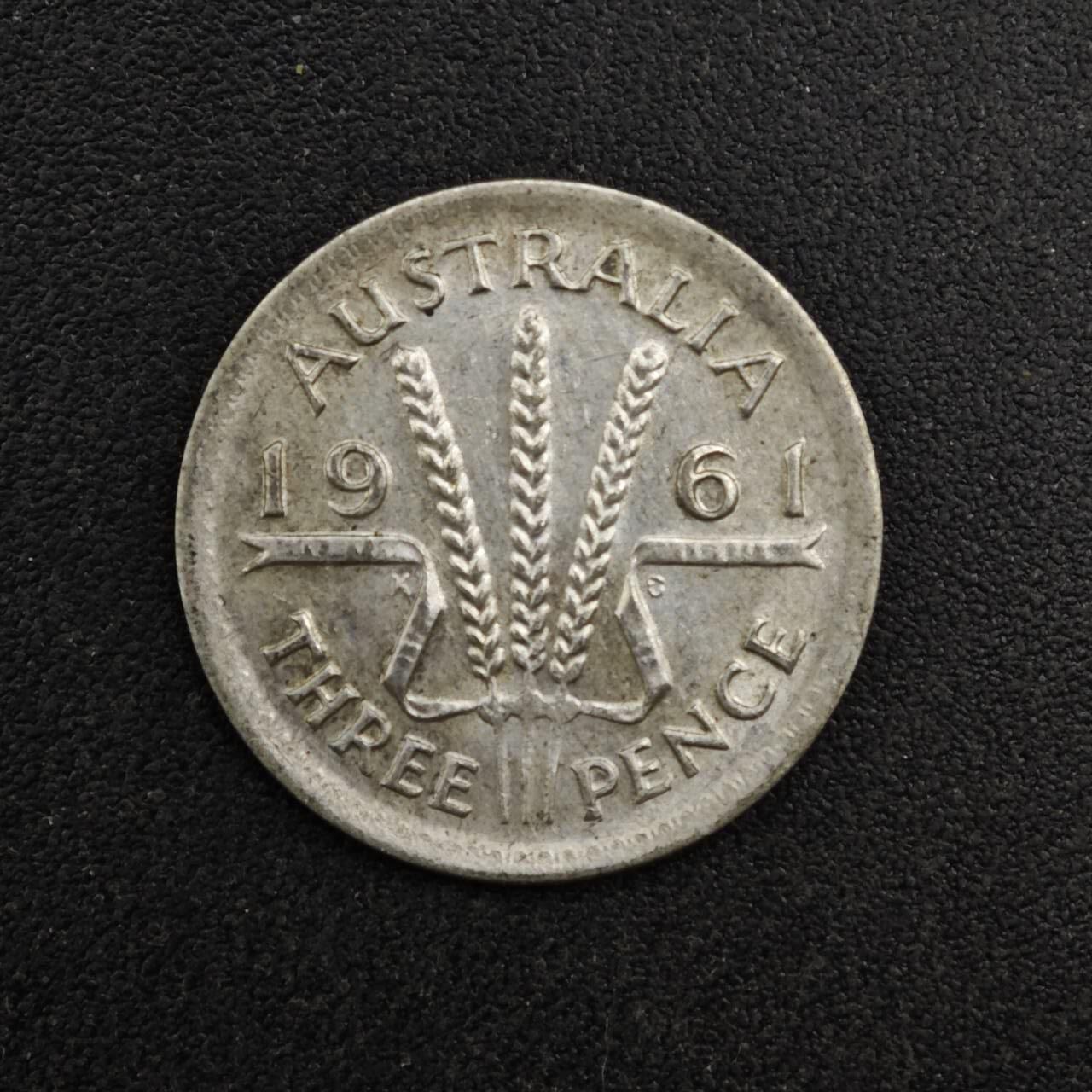 【淘币小摊】实时拍第八百二十七拍   散币场   满百包邮可预留二周 每周一统一发货   澳大利亚1961年伊丽莎白二世3便士银币