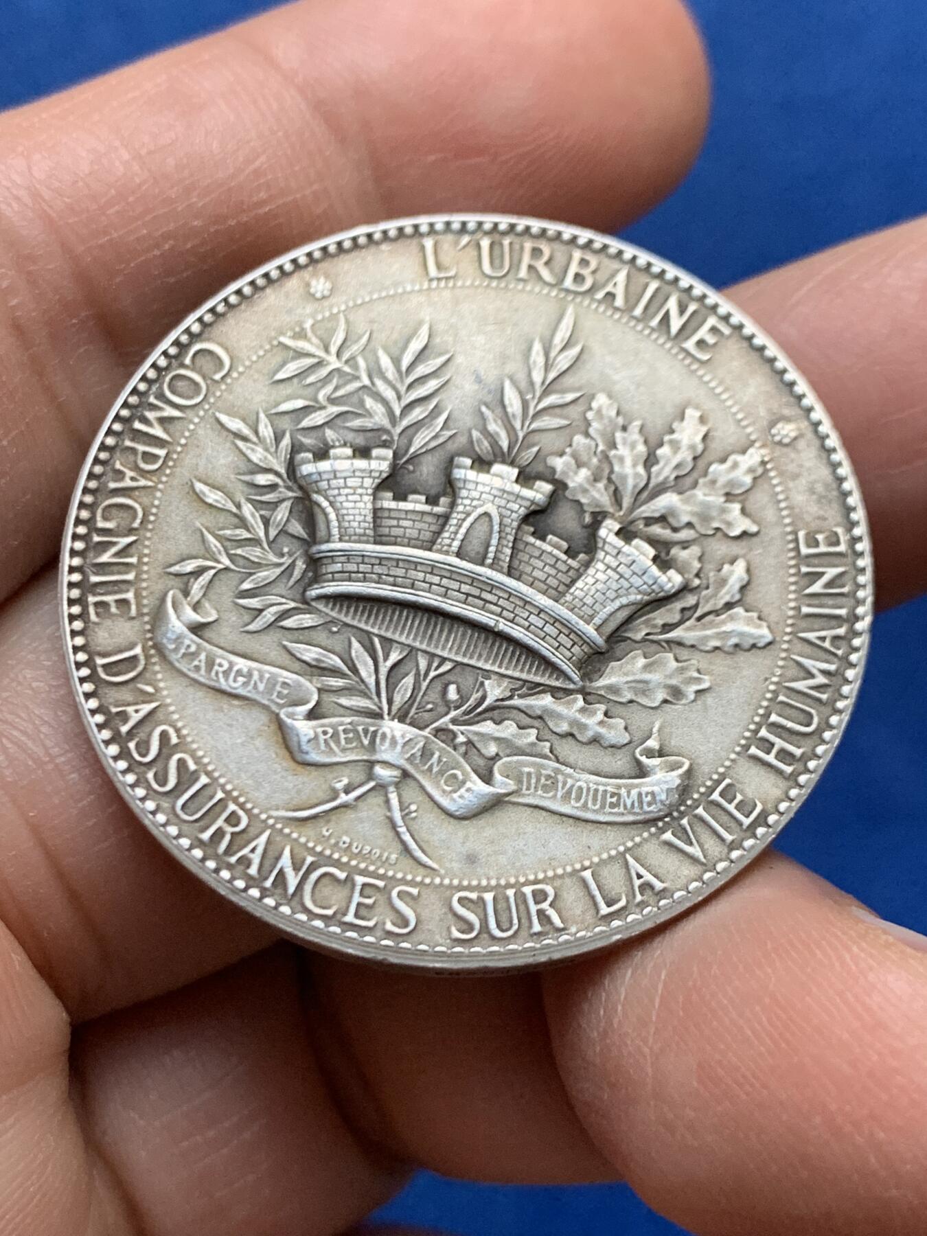 《竞宝斋》第447场 周日，周一，2场连拍 （全场包邮） 法国19世纪城市人寿保险公司纪念银章，城堡王冠图，丰饶角1AR边铭，20.8克，36.2mm