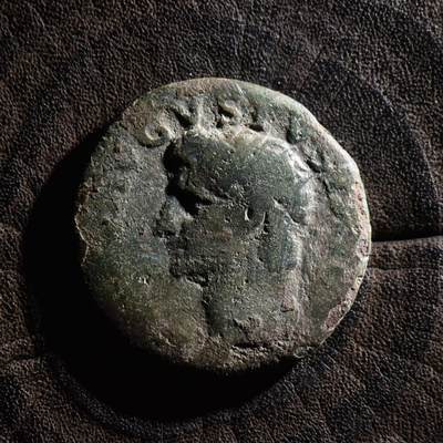 【良泉】【元旦直播场】1月1日晚19.30点开拍！208组西方古代钱币、日本朝鲜花钱 - 【罕见】公元31-37年【古罗马】奥古斯都头像，都庞第大铜币（提比略晚期追思发行）背祭坛大门，9.52克