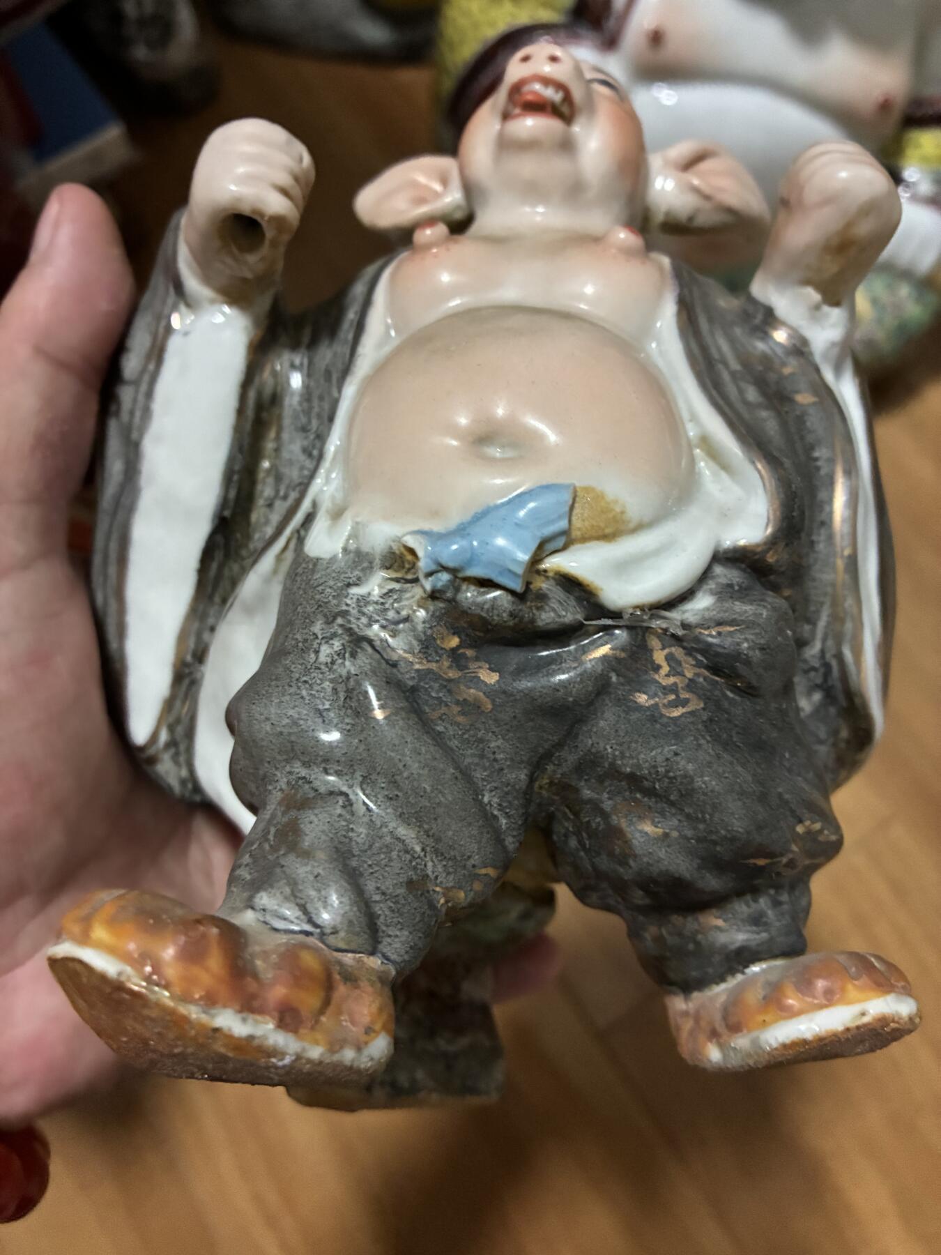 567景德镇猪八戒彩瓷像摆件腰带处有伤