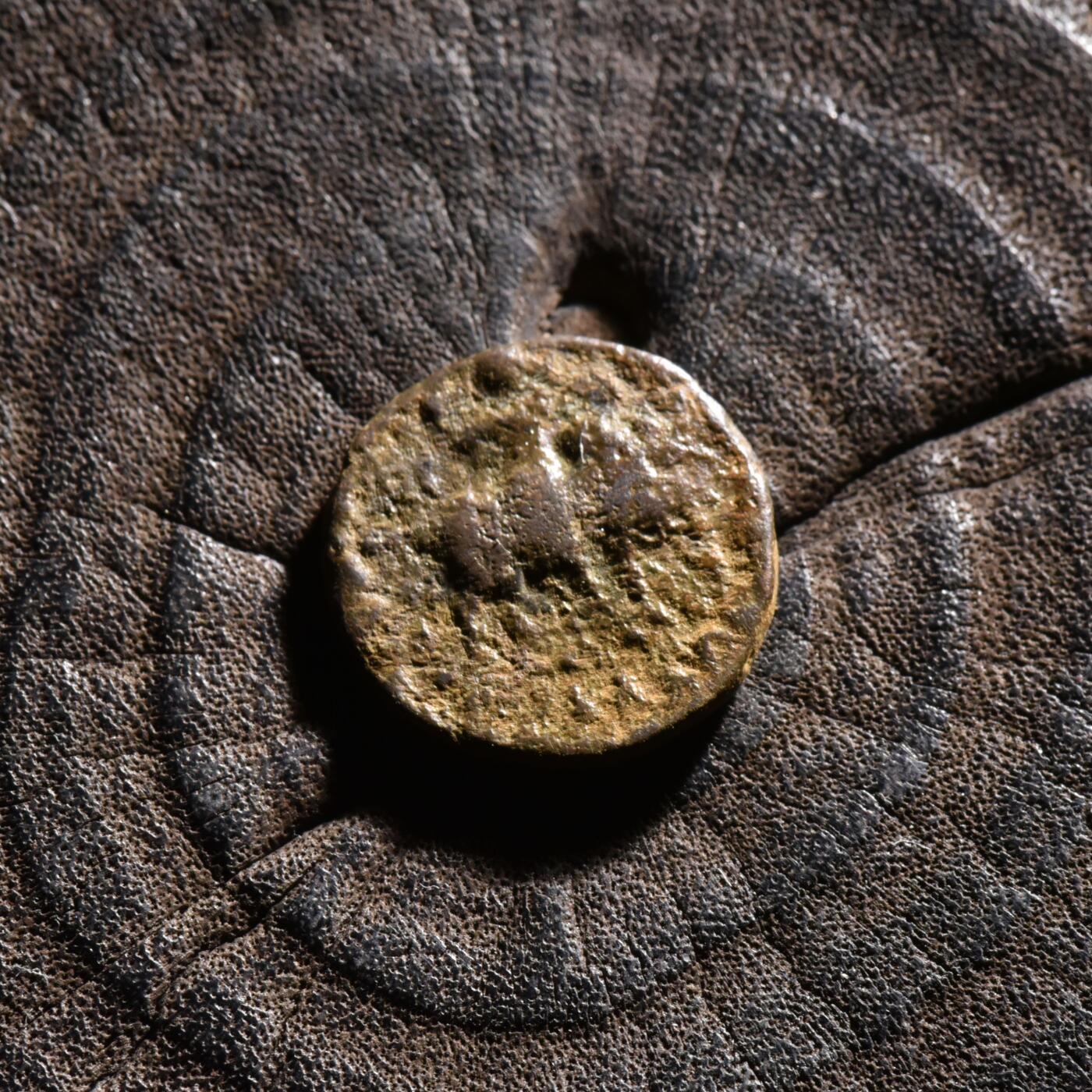 【良泉】【元旦直播场】1月1日晚19.30点开拍！208组西方古代钱币、日本朝鲜花钱 【少见小面值】公元100-128年【贵霜帝国】第三任国王，威玛·卡迪菲兹（阎膏珍）一德拉克马铜币，3.35克