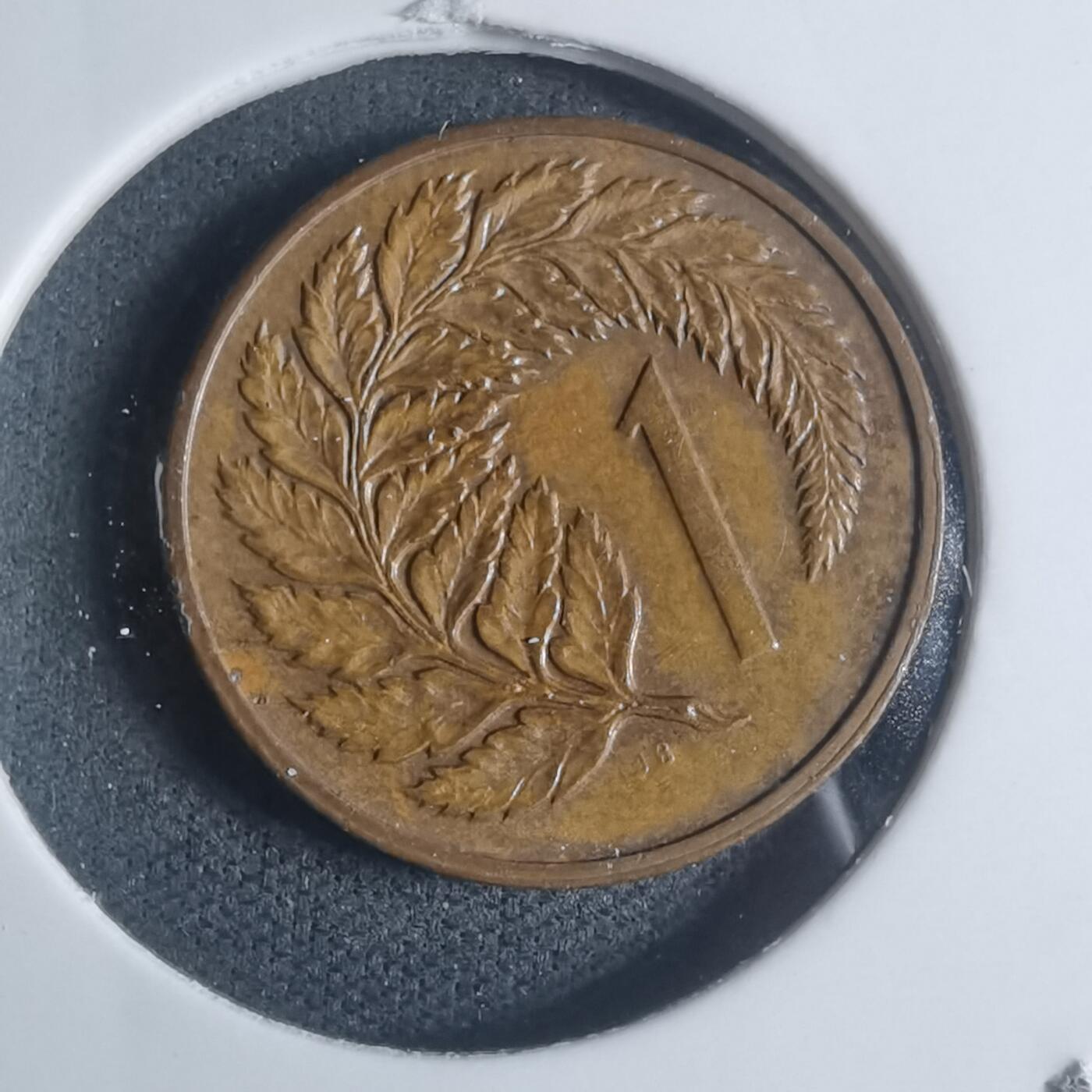 沼泽如烟--第932场 新西兰1985年一分浅雕版