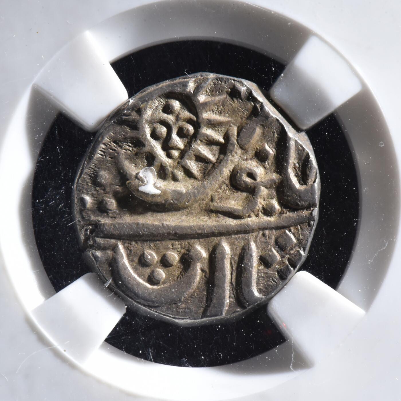 【良泉】【元旦直播场】1月1日晚19.30点开拍！208组西方古代钱币、日本朝鲜花钱 11.2克，公元1866年【印度土邦】“太阳脸”印多尔邦，回历1280年，1卢比银币