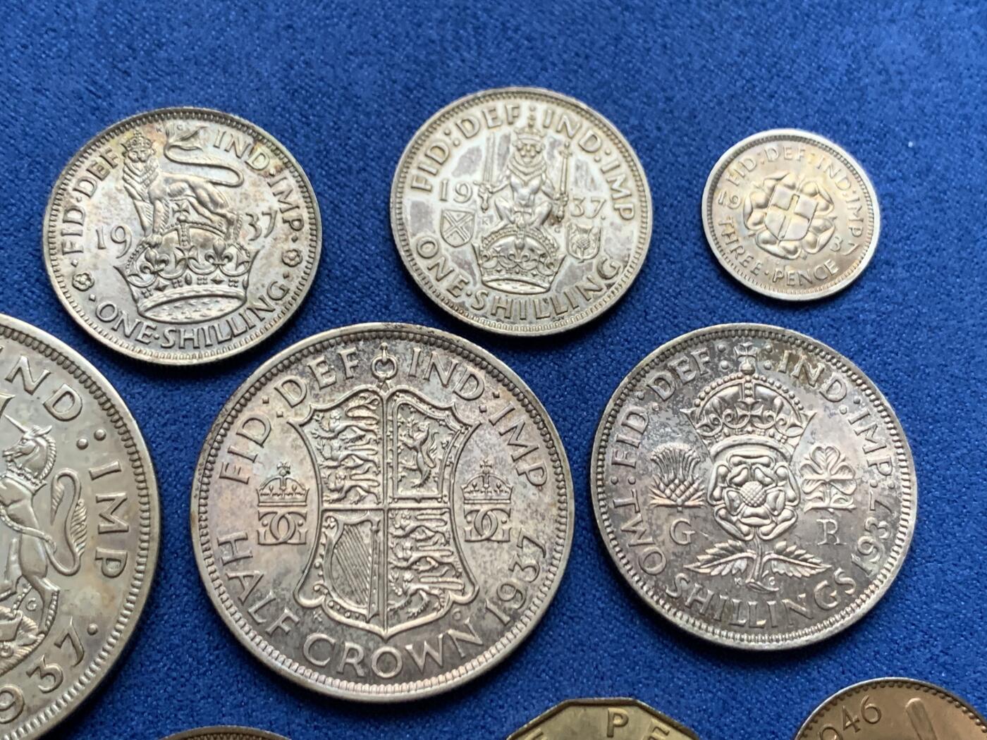 《竞宝斋》第447场 周日，周一，2场连拍 （全场包邮） 1937年乔治六世登基首发套币11枚装 7银4铜 细节见图