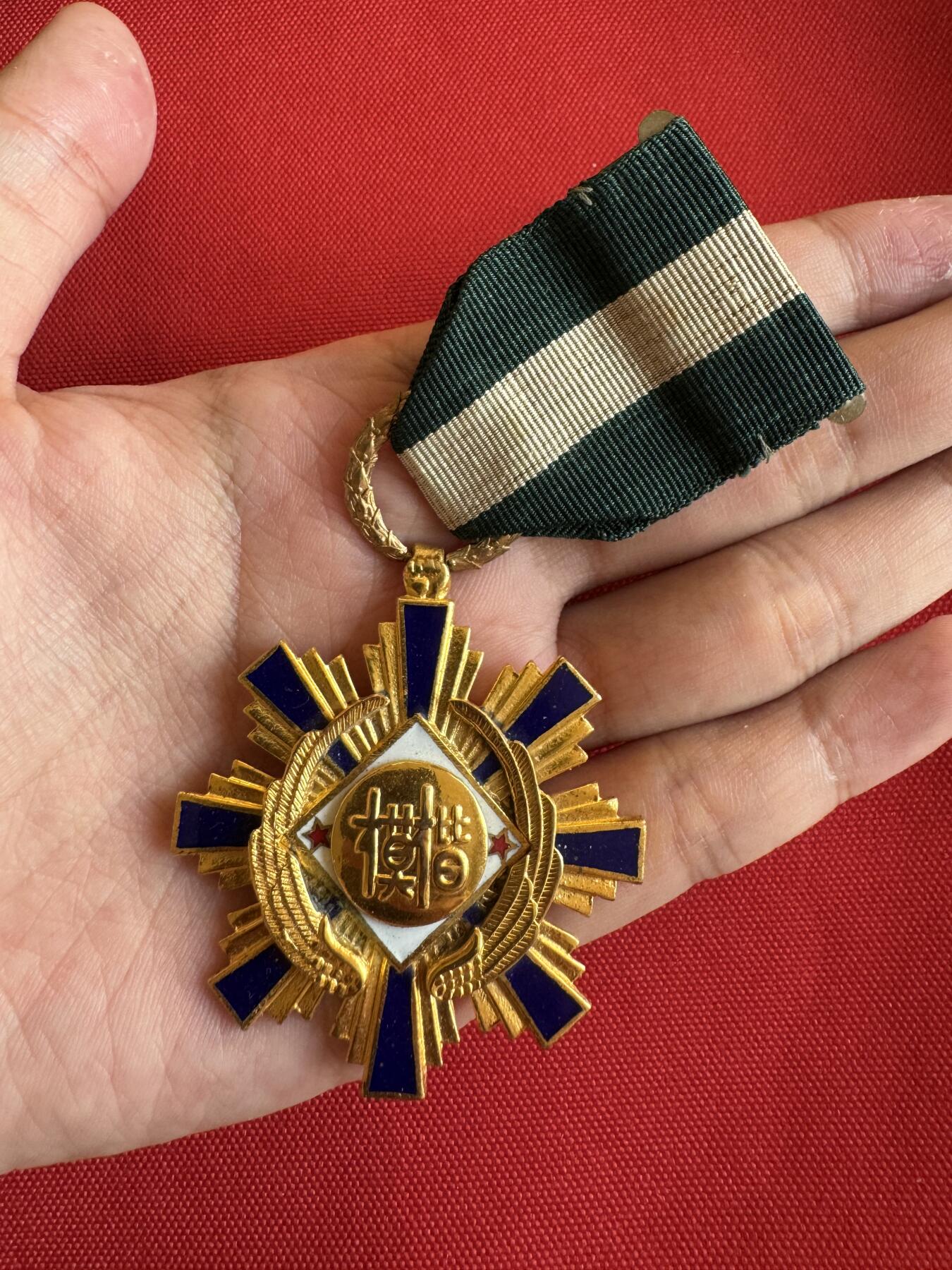 五哥徽章群   14号周日晚上八点4群联拍 铜章