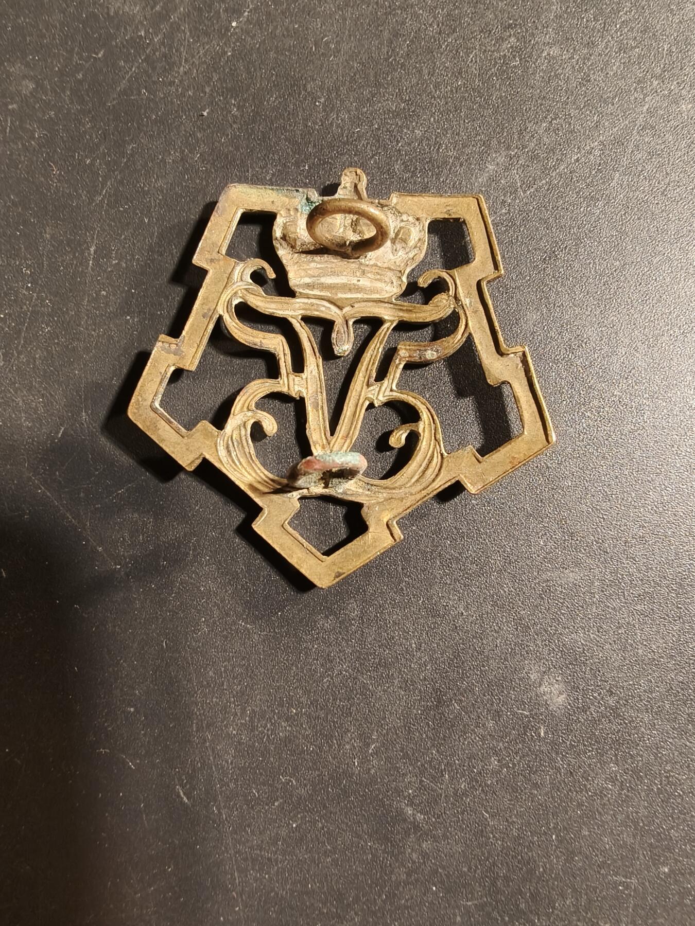 老王徽章第169期 丹麦陆军步兵生命团帽徽