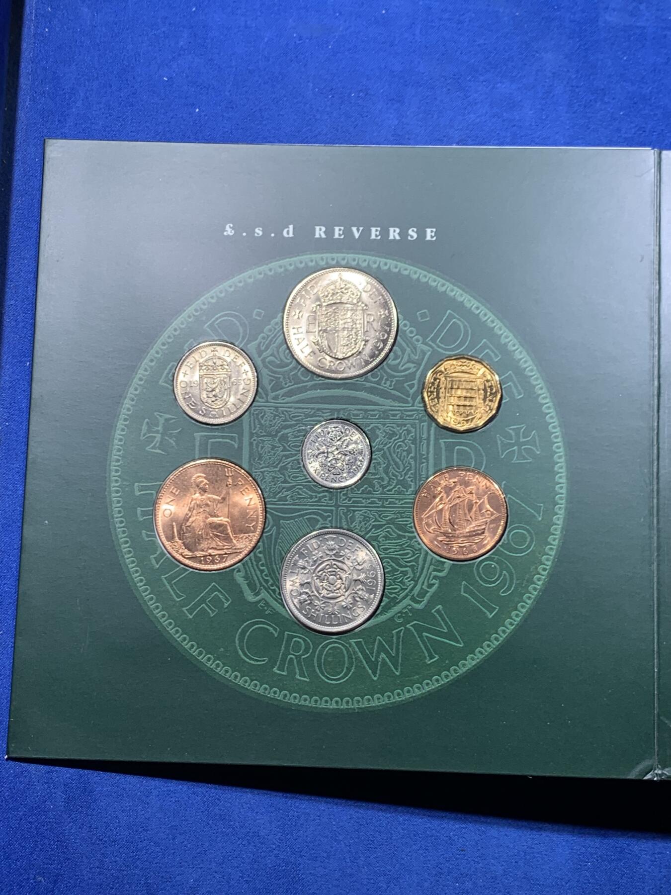 《竞宝斋》第447场 周日，周一，2场连拍 （全场包邮） 英国硬币套装 新旧版套币合集 附货币转换规则 改制前1套 改制后1套 少见套装