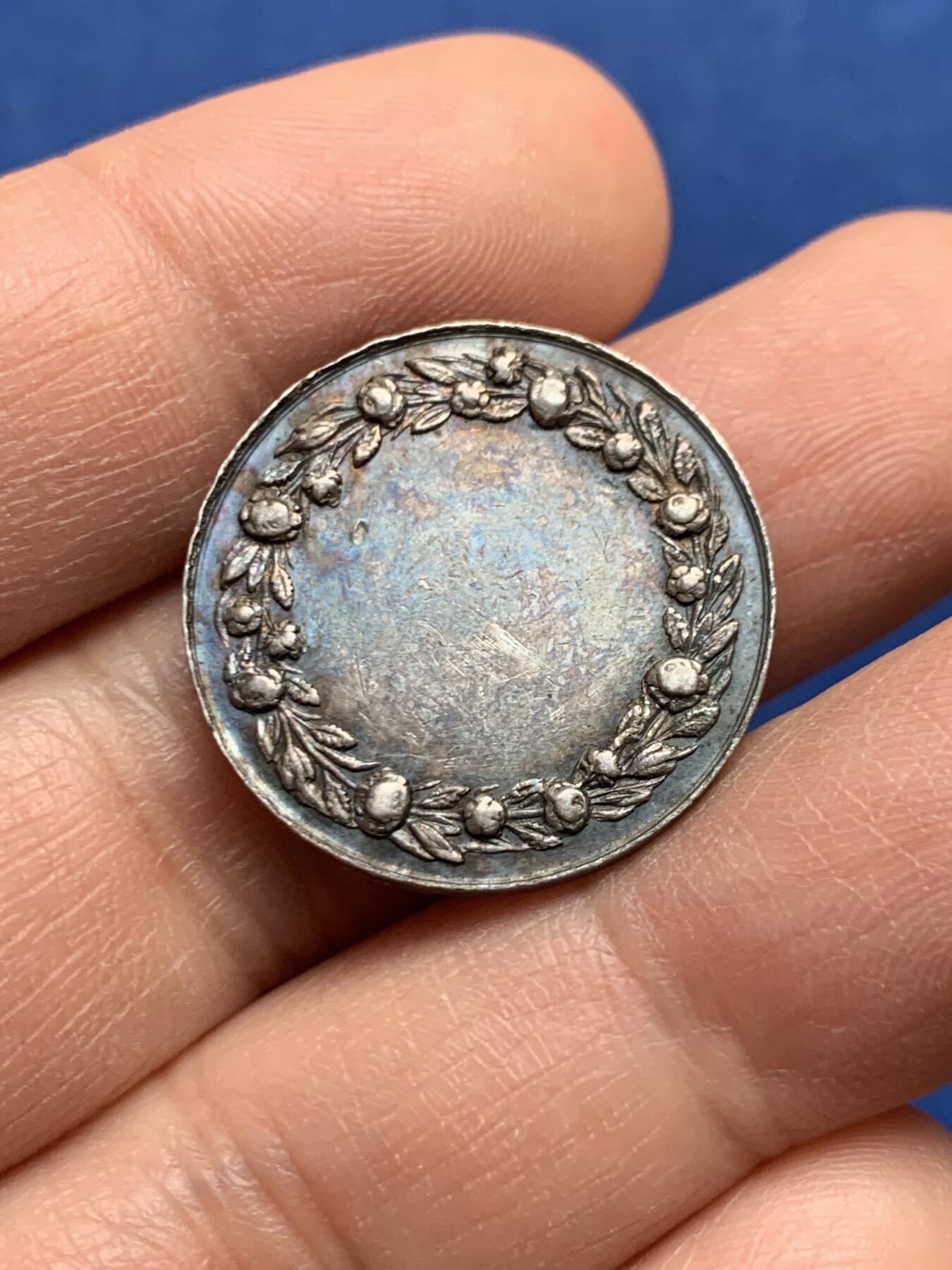 《竞宝斋》第447场 周日，周一，2场连拍 （全场包邮） 法国结婚银质纪念章 背面无刻字 5.2克 23.8mm 蜜蜂银标