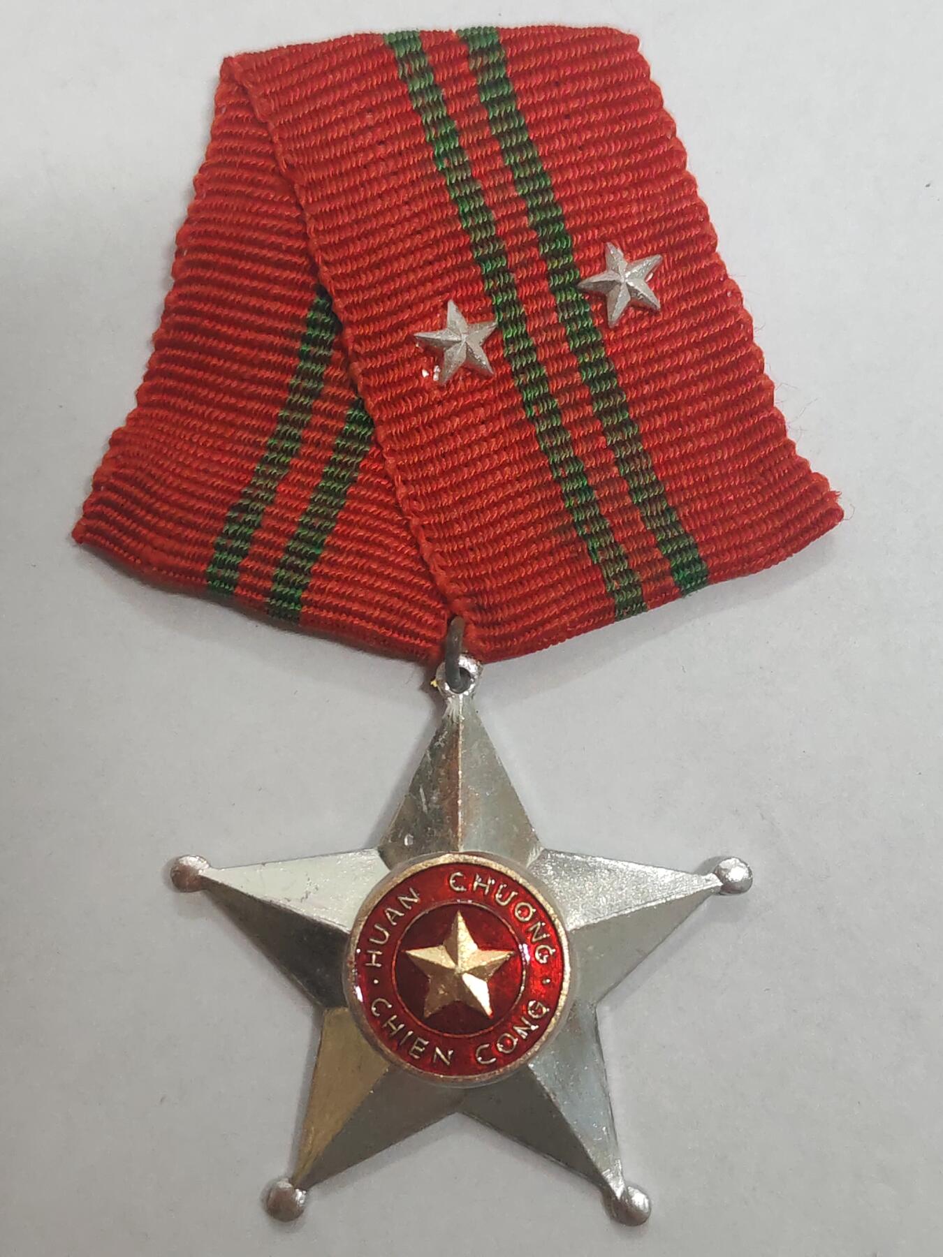 韵星假日拍卖第三十二期 -- Rimey Holidays Auction 32 越南社会主义共和国二级战功勋章 软挂版