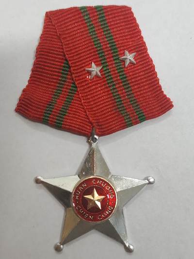 韵星假日拍卖第三十二期 -- Rimey Holidays Auction 32 - 越南社会主义共和国二级战功勋章 软挂版