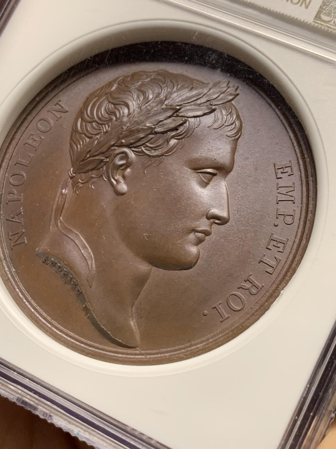 《竞宝斋》第447场 周日，周一，2场连拍 （全场包邮） 唯一冠军分 NGC MS66BN 法国1812年拿破仑一世横渡第聂伯河铜章 第聂伯河神端坐背倚N记鹰头权杖 满满细节 纪念法俄战争出击远征俄国 加大加厚盒装 顶级高分