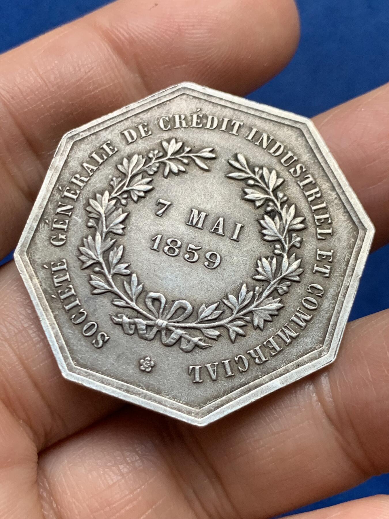 《竞宝斋》第447场 周日，周一，2场连拍 （全场包邮） 法国兴业银行八角银质代币，21.4g，36.8mm，丰饶角1aregnt边铭