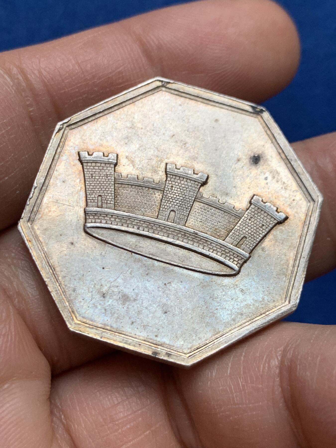 《竞宝斋》第447场 周日，周一，2场连拍 （全场包邮） 法国1838年城市人寿保险公司八角银章，城堡王冠图，丰饶角AR边铭，35mm，22.35克