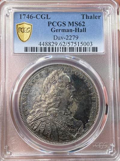 万国钱币拍卖第057期（万国冬季大拍） - PCGS MS62 1746年神圣罗马帝国时期哈尔自由市三盾徽大泰勒 发行量仅800枚的神罗大泰勒 正面人像为时任神罗皇帝的弗朗西斯一世 同时也是玛利亚特蕾莎的丈夫 背面为设计独特的哈尔三盾徽 领先于时代的顶级工艺 高浮雕质感跃然币面 光线下显现出的醇厚孔雀蓝欧陆包浆令人着迷