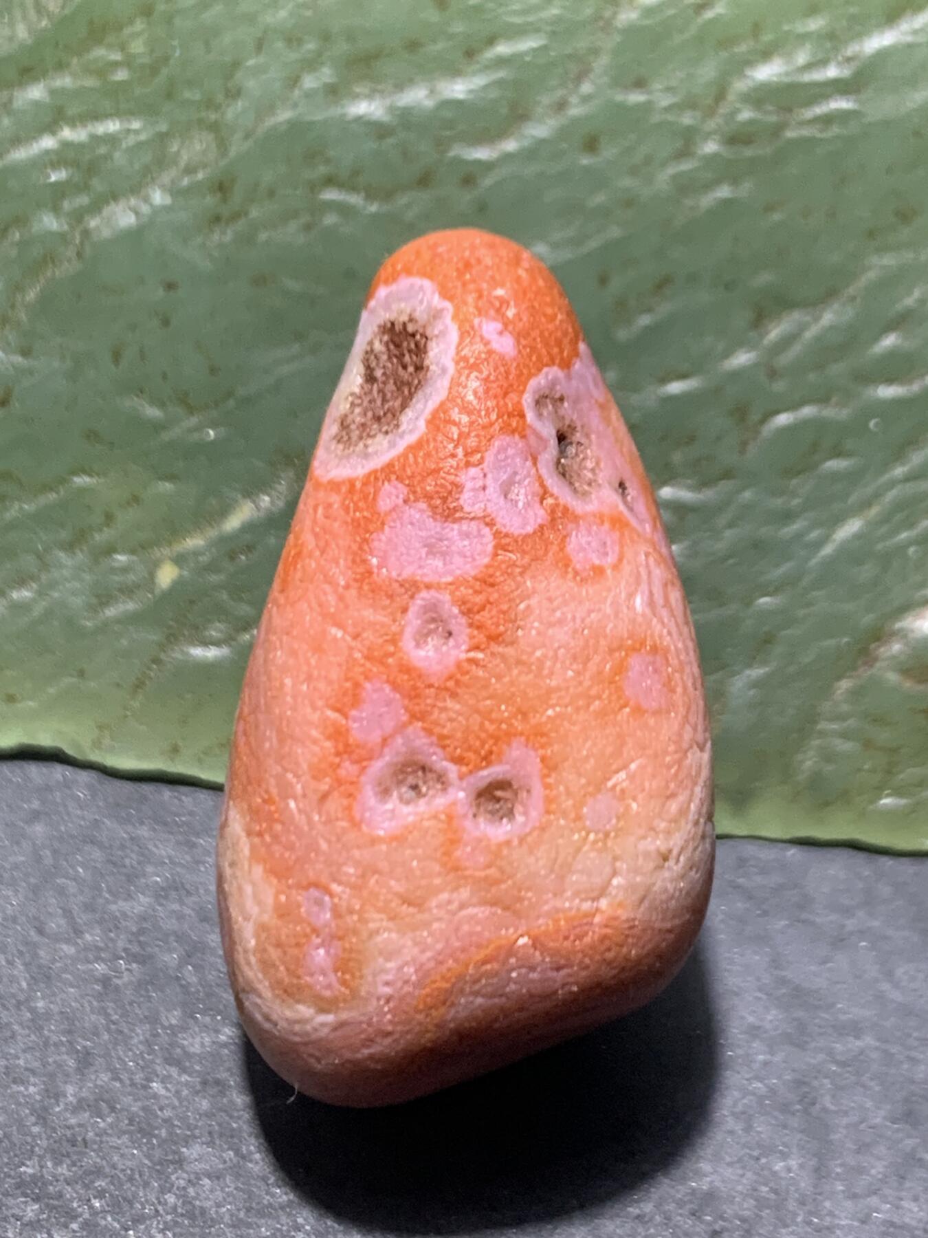 精美水冲籽川料天眼纹南红玛瑙原石一颗，