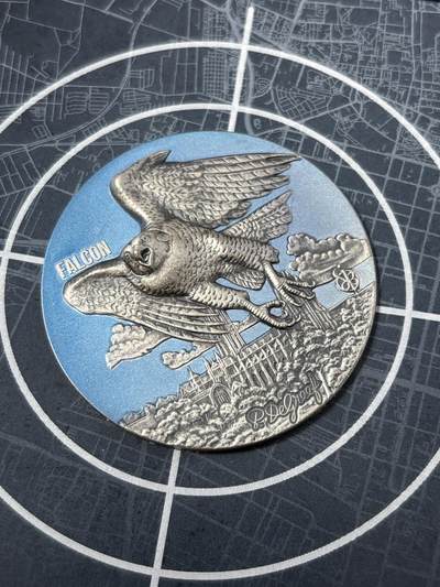 第186期拍卖 - 贝宁2022年城市猎人系列猎鹰3盎司仿古彩银币，999银，发行750枚