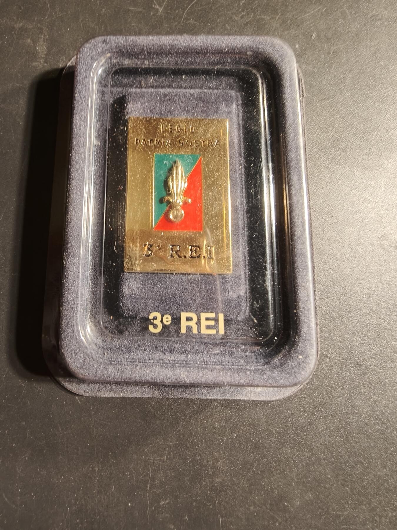 老王徽章第169期 法国外籍军团第3步兵团证章     原盒