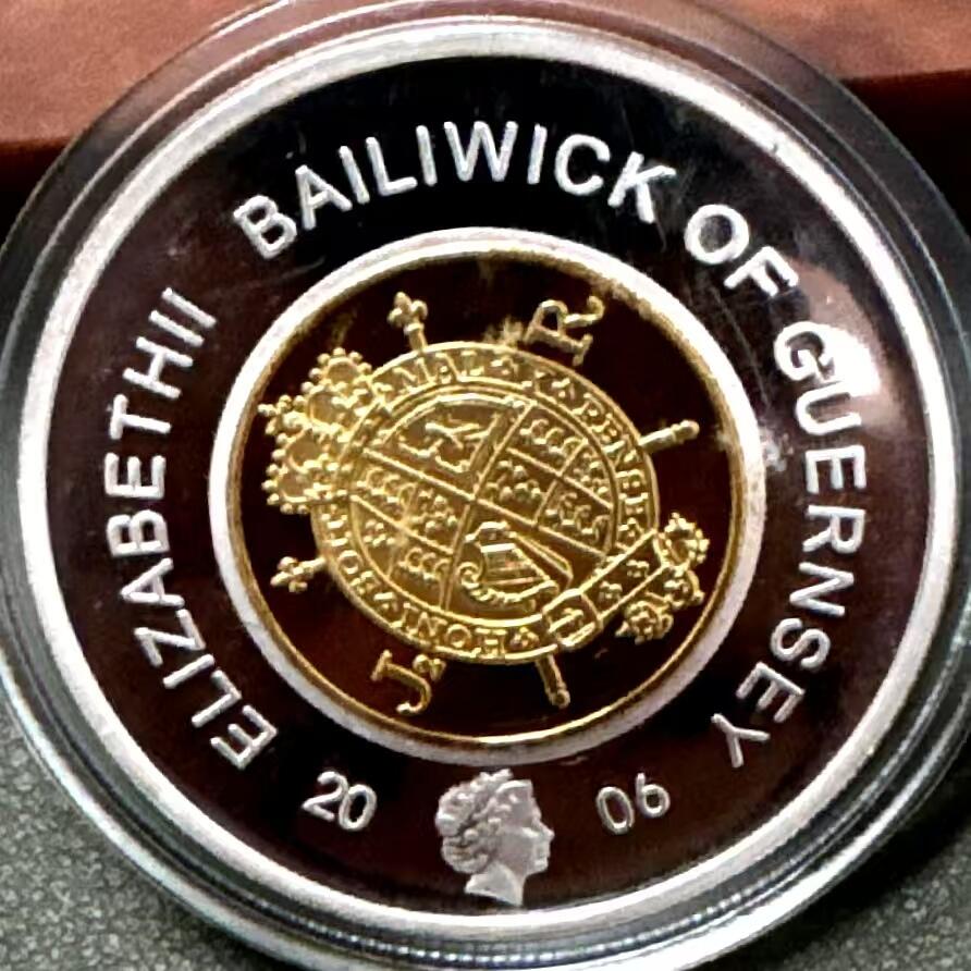 长老汇蛇年精选第八十一场拍卖 根西2006年精制母子币，英国王世系列乔治一世，内币为铜镍币 外币为银币，发行量稀少