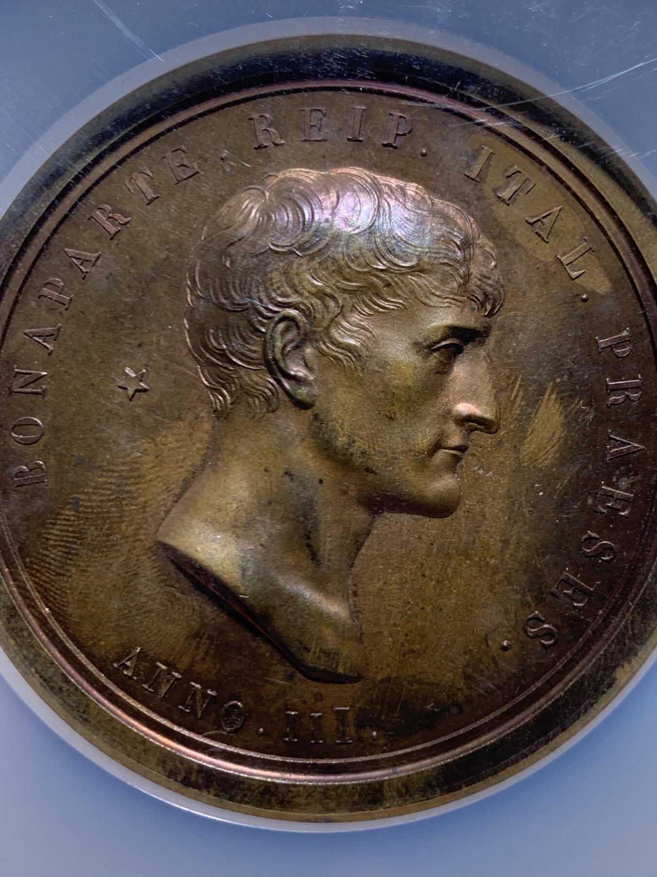 《竞宝斋》第447场 周日，周一，2场连拍 （全场包邮） NGC MS62BN 法国1800年拿破仑纪念阿尔卑斯山共和国复辟大铜章，冠军分，巴黎造币厂原铸60毫米超大型铜章，非常稀少的品种。加大加厚盒