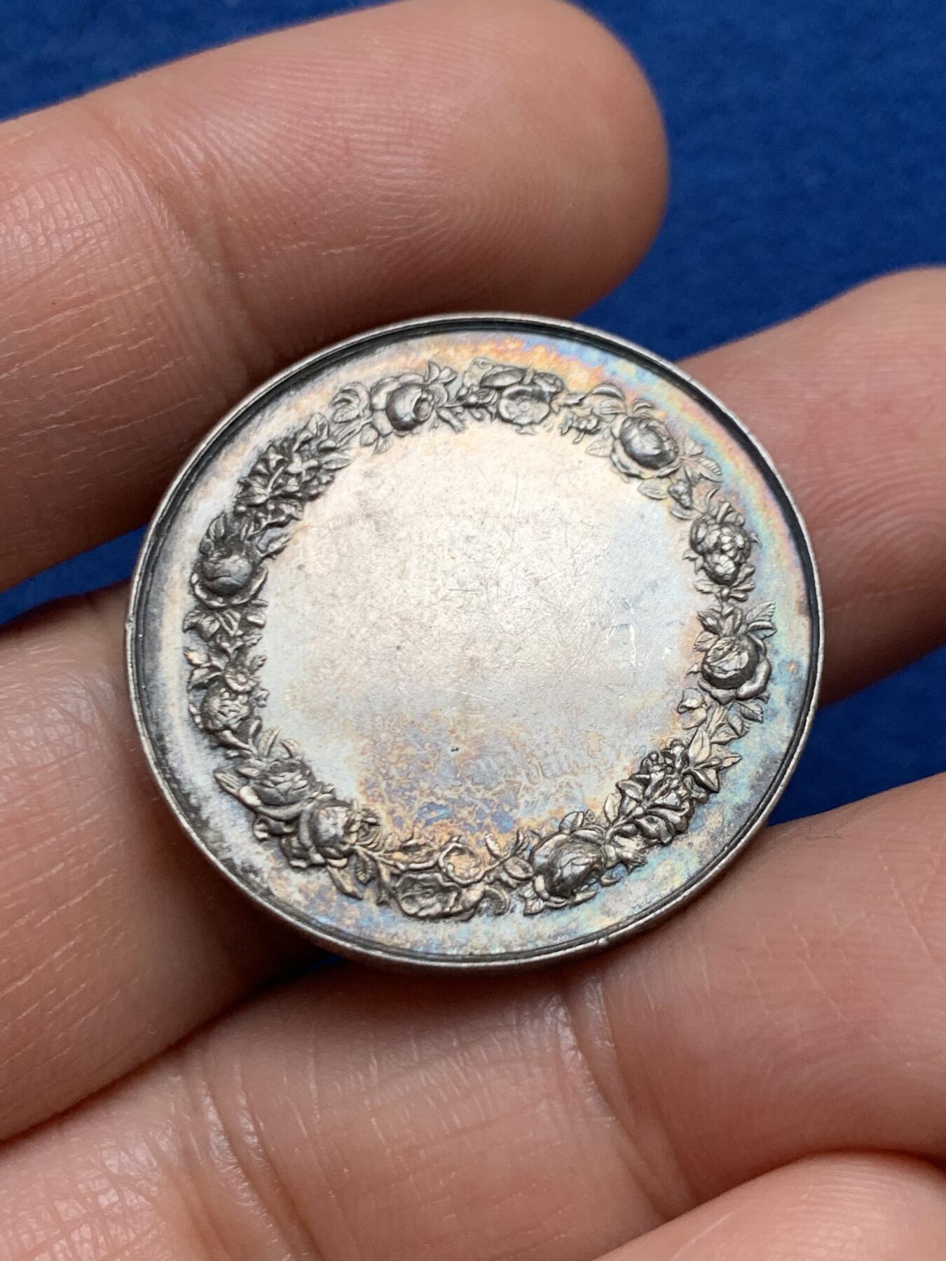 《竞宝斋》第447场 周日，周一，2场连拍 （全场包邮） 法国婚礼纪念银章 12.4克 29mm 丰饶角银标 背面无刻字