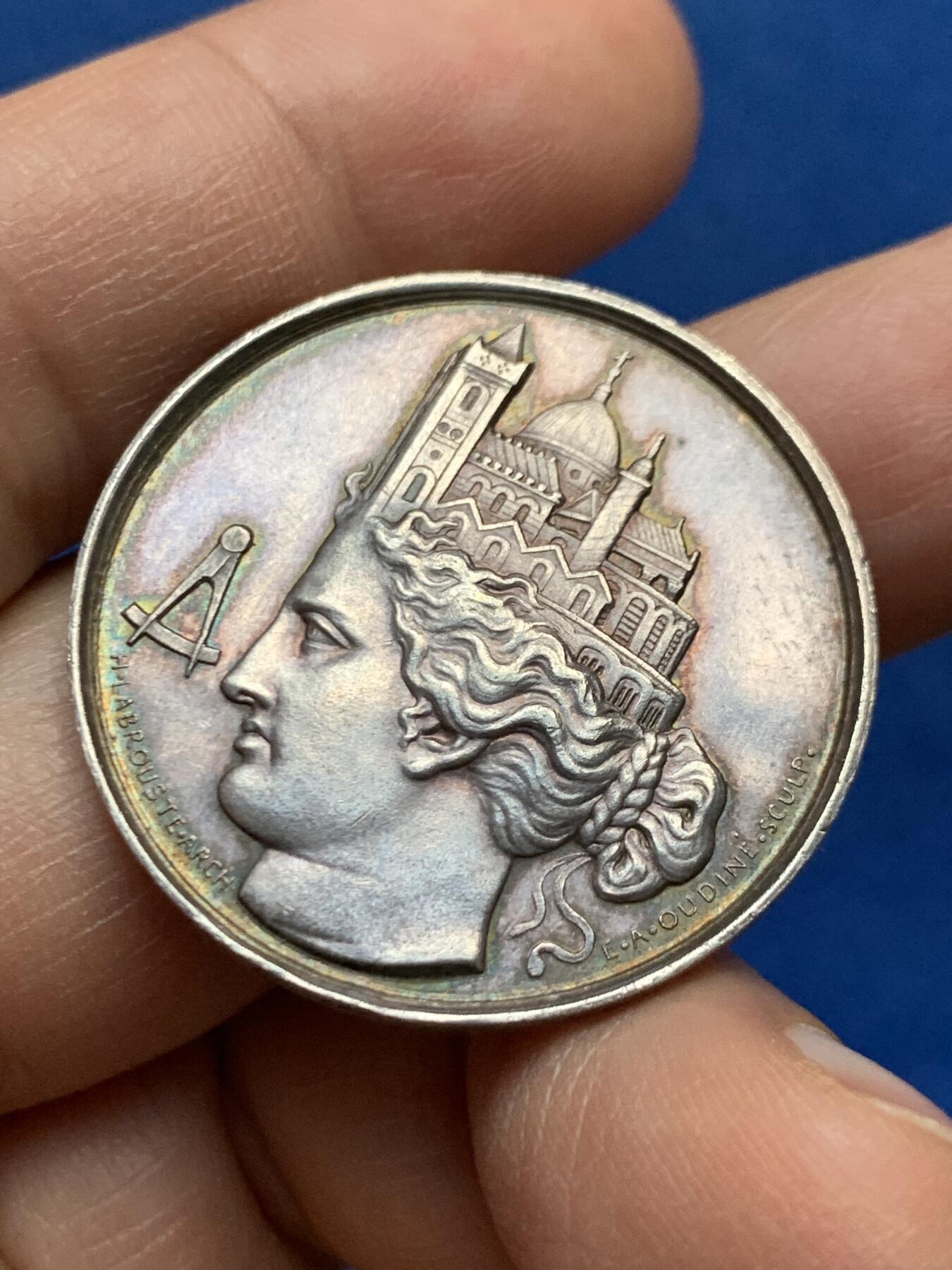 《竞宝斋》第447场 周日，周一，2场连拍 （全场包邮） 法兰西建筑师中央协会银代币 蜜蜂银标 12.3克 33.1mm