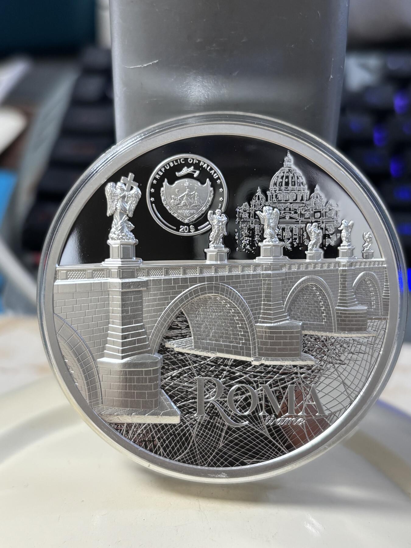 第186期拍卖 帕劳2022年蒂凡尼系列罗马街景3盎司镶嵌玻璃纪念银币，3盎司，999银，发行999枚，