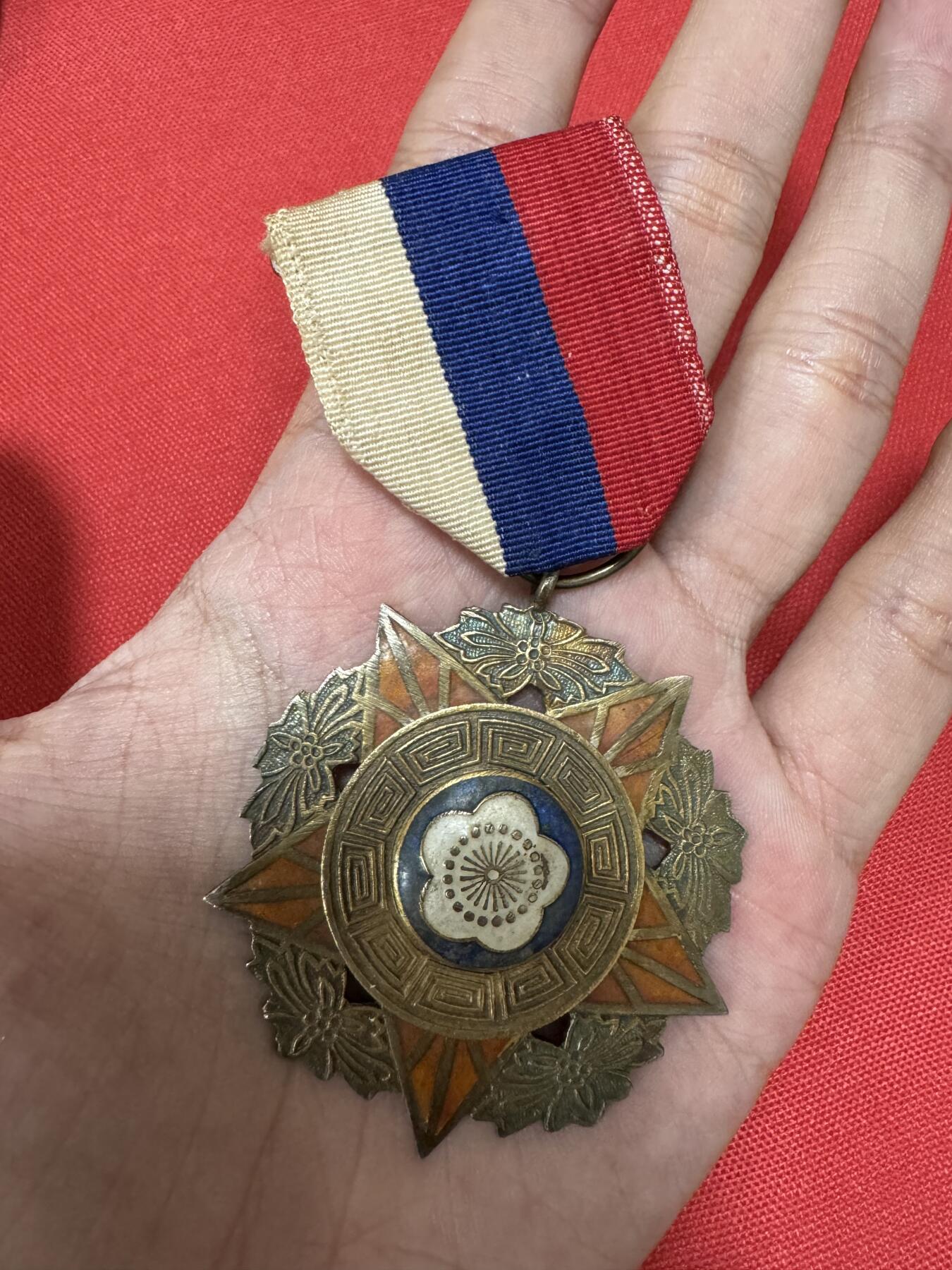 五哥徽章群   14号周日晚上八点4群联拍 银章