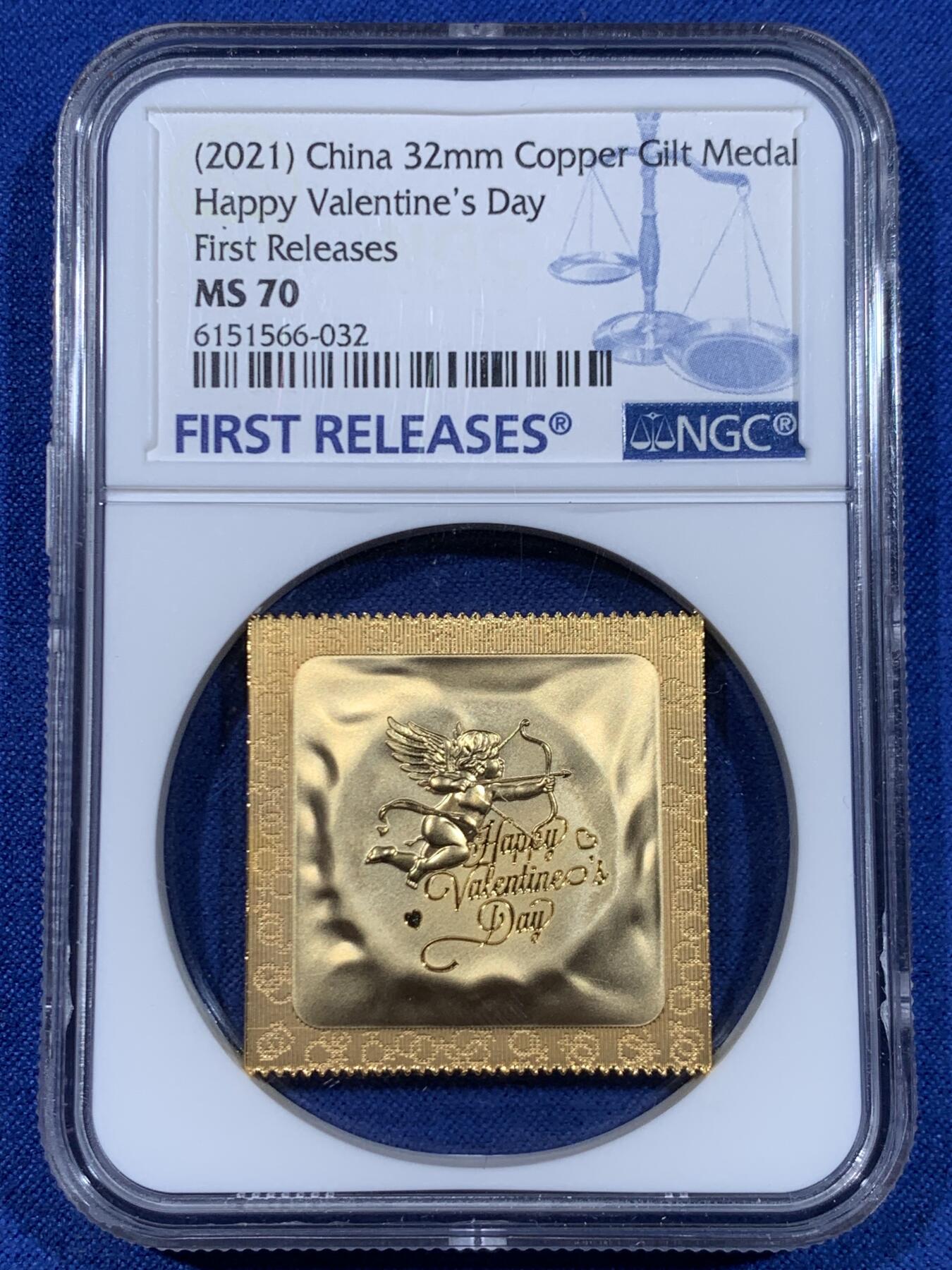 《竞宝斋》第447场 周日，周一，2场连拍 （全场包邮） NGC MS70 中国2021年情人节纪念镀金铜章 满分佳品