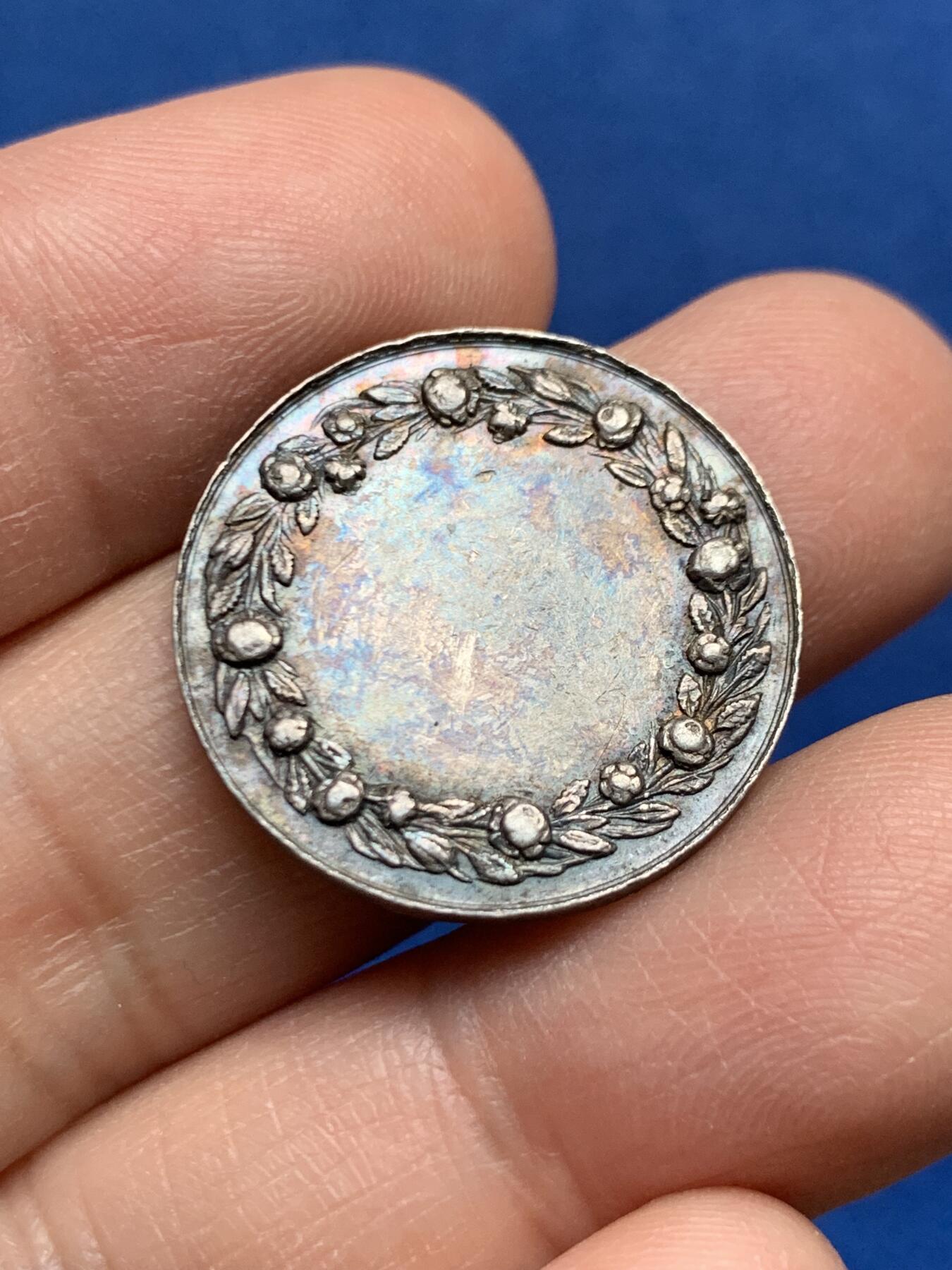 《竞宝斋》第447场 周日，周一，2场连拍 （全场包邮） 法国结婚银质纪念章 背面无刻字 5.2克 23.8mm 蜜蜂银标