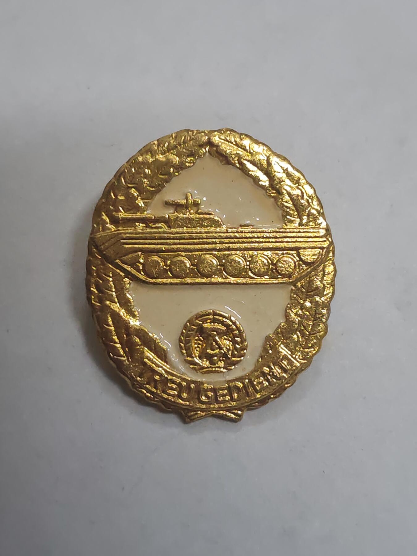 韵星假日拍卖第三十二期 -- Rimey Holidays Auction 32 民主德国优秀装甲兵驾驶员证章