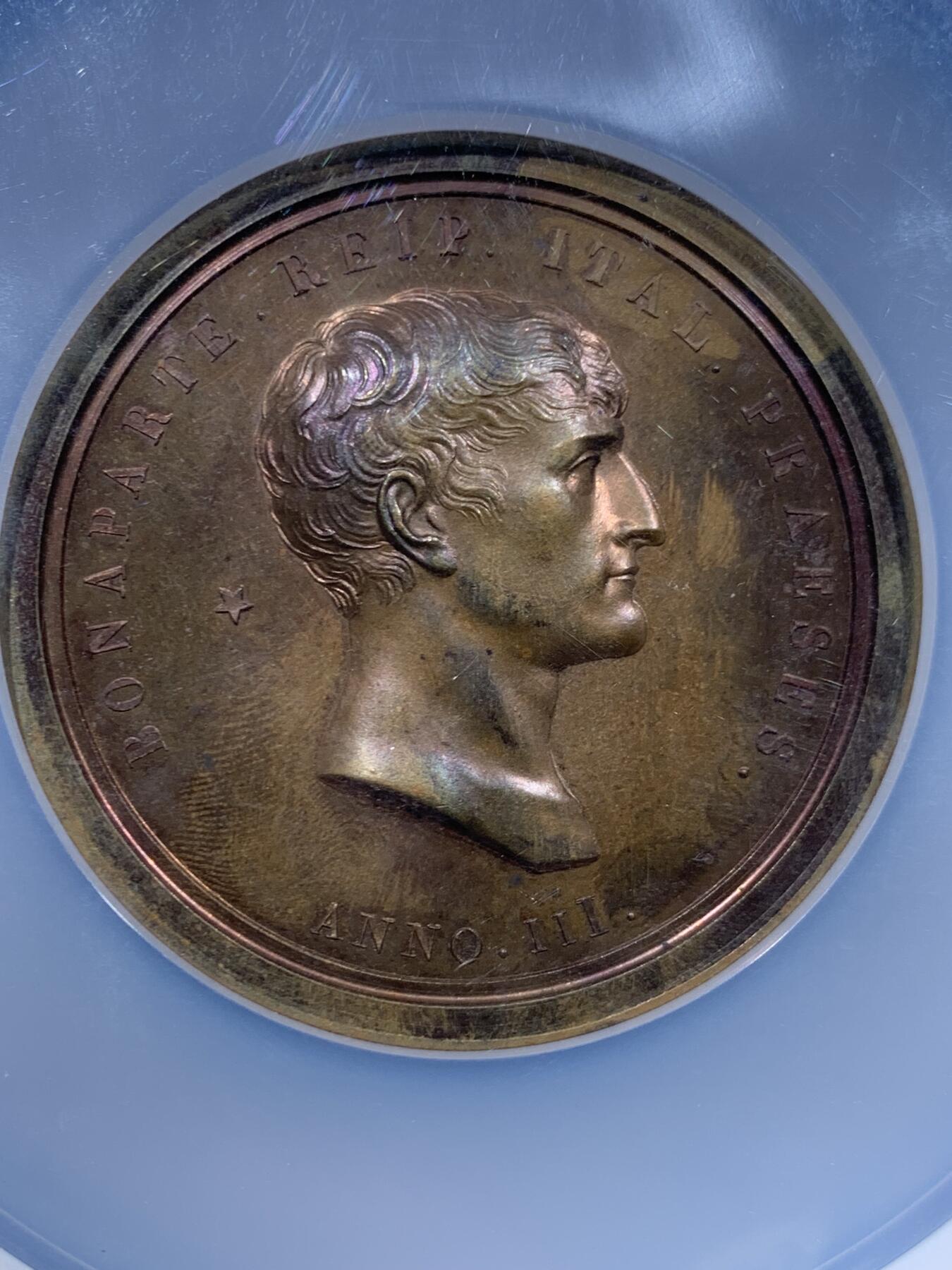 《竞宝斋》第447场 周日，周一，2场连拍 （全场包邮） NGC MS62BN 法国1800年拿破仑纪念阿尔卑斯山共和国复辟大铜章，冠军分，巴黎造币厂原铸60毫米超大型铜章，非常稀少的品种。加大加厚盒