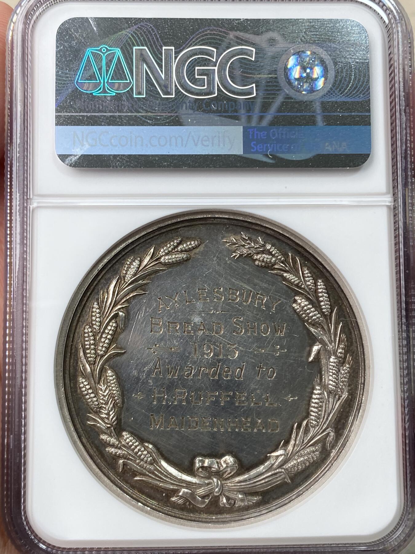 万国钱币拍卖第057期（万国冬季大拍） NGC UNCD 1913年英国艾尔斯伯里面包展大银章 种植、收割小麦并制作成面粉的过程银质图像化非常有意思 大规格45MM