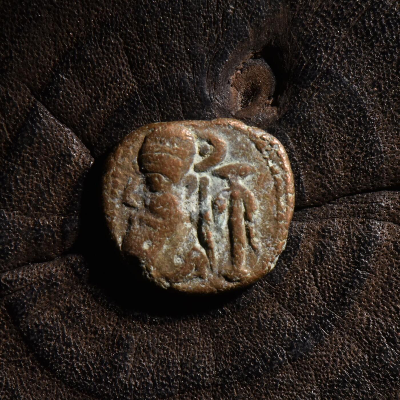 【良泉】【元旦直播场】1月1日晚19.30点开拍！208组西方古代钱币、日本朝鲜花钱  公元2世纪【埃兰】奥罗德斯三世“族徽版”铜币，2.83克