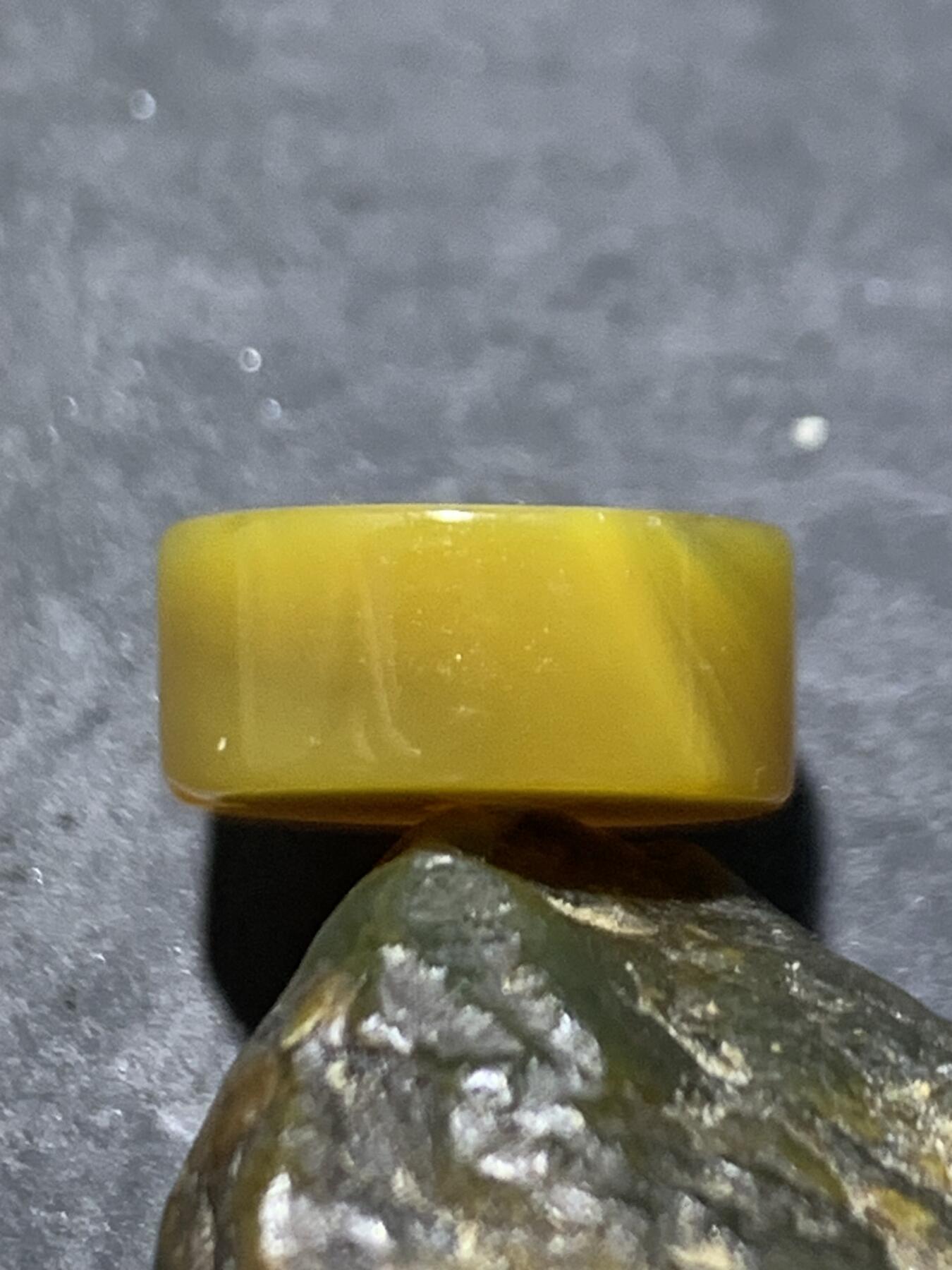 蒙料鸡油黄冻料战国红玛瑙通货小平安扣一个，