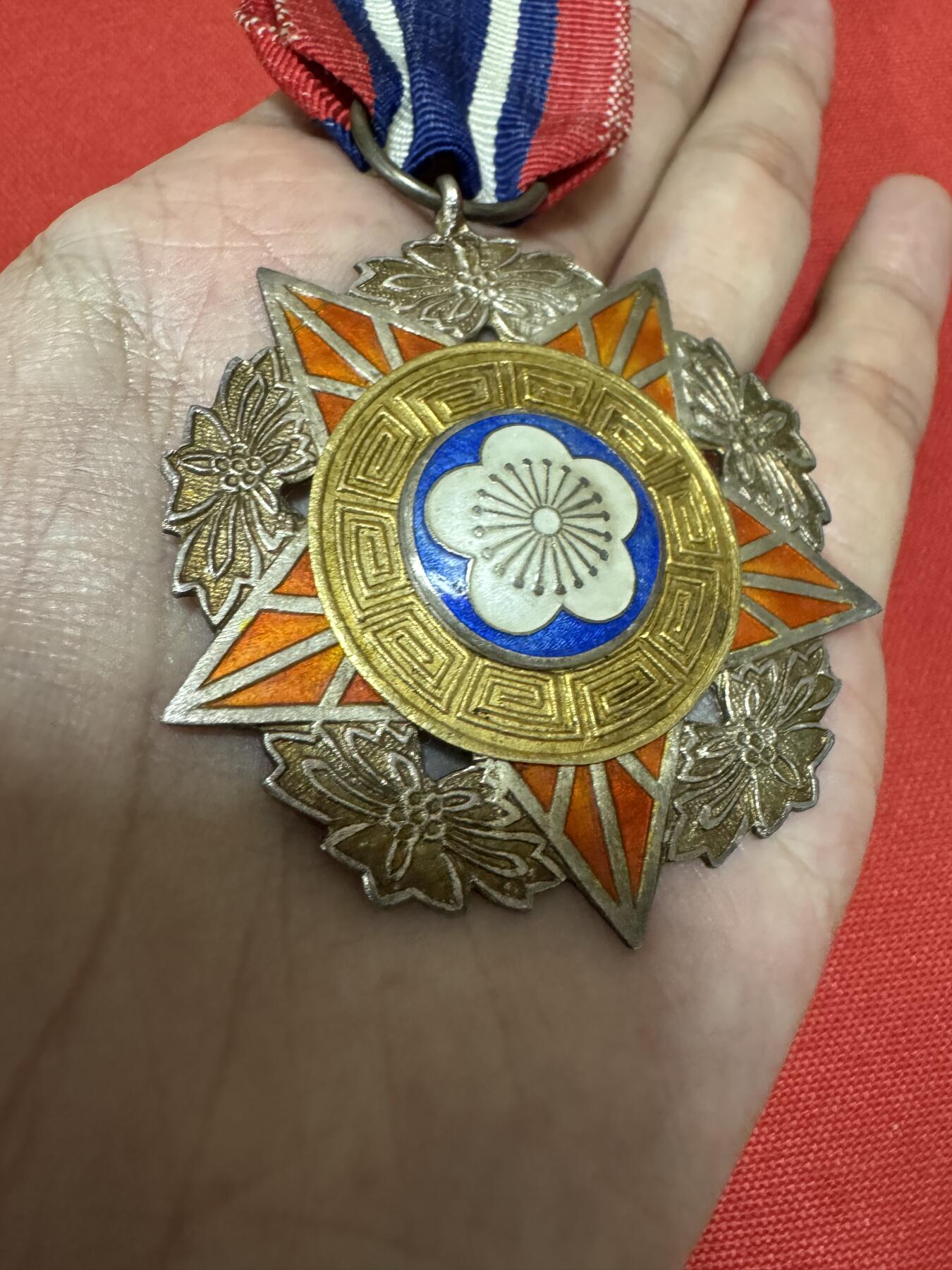 五哥徽章群   14号周日晚上八点4群联拍 银章